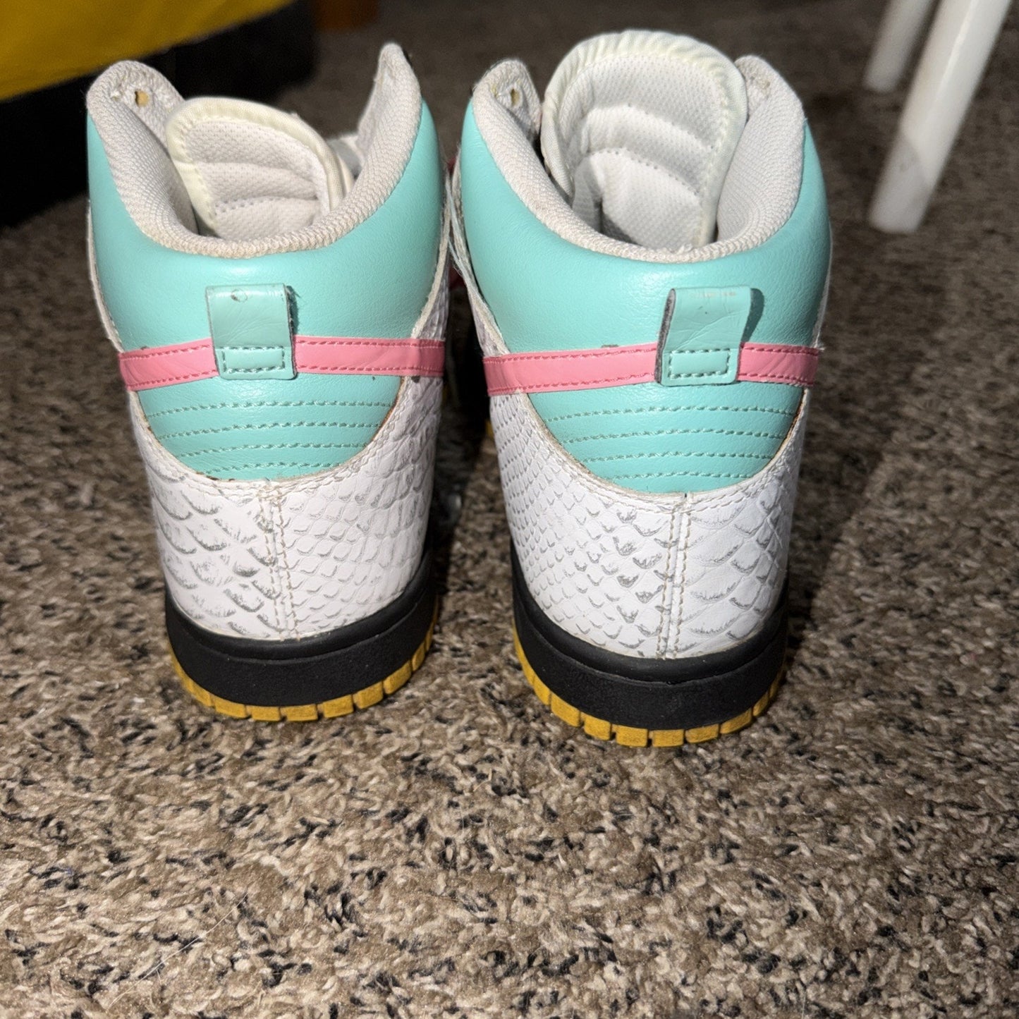 Size 8.5 Mint Yellow Pink Nike 6.0 342257-061