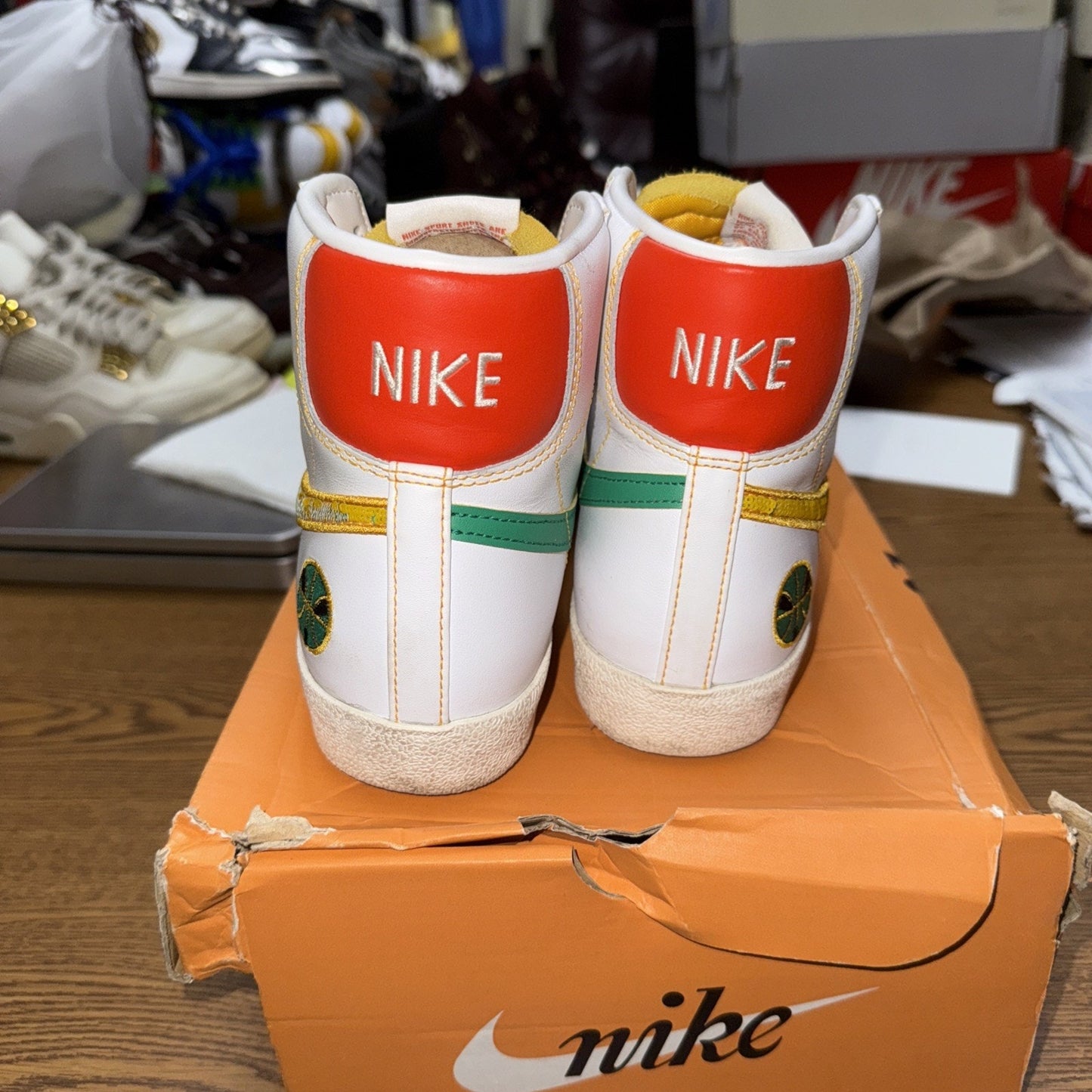 Nike Blazer Mid 77 VNTG Rayguns Shoes Mens Size 8 Athletic White Yellow Orange