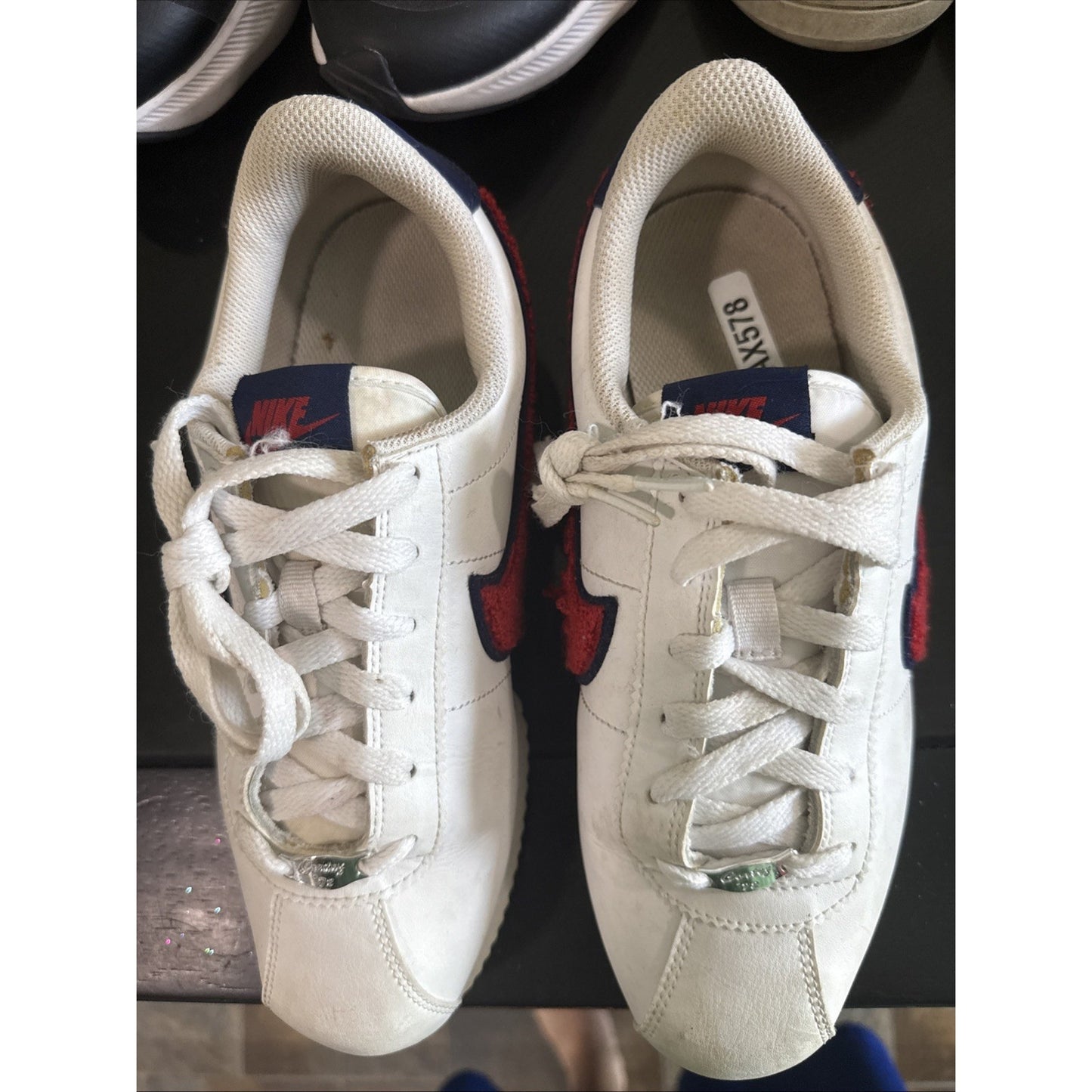 Nike Cortez Basic Leather SE Low Shoes Size 7Y / 8 1/2W White /Red /Blue NBS226