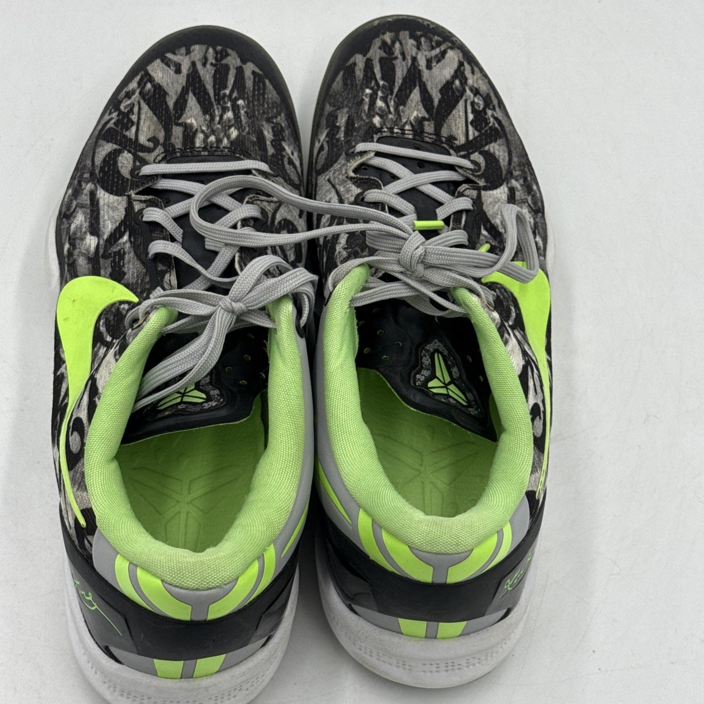 Size 9.5 - Nike Kobe 8 Graffiti - 555035-100
