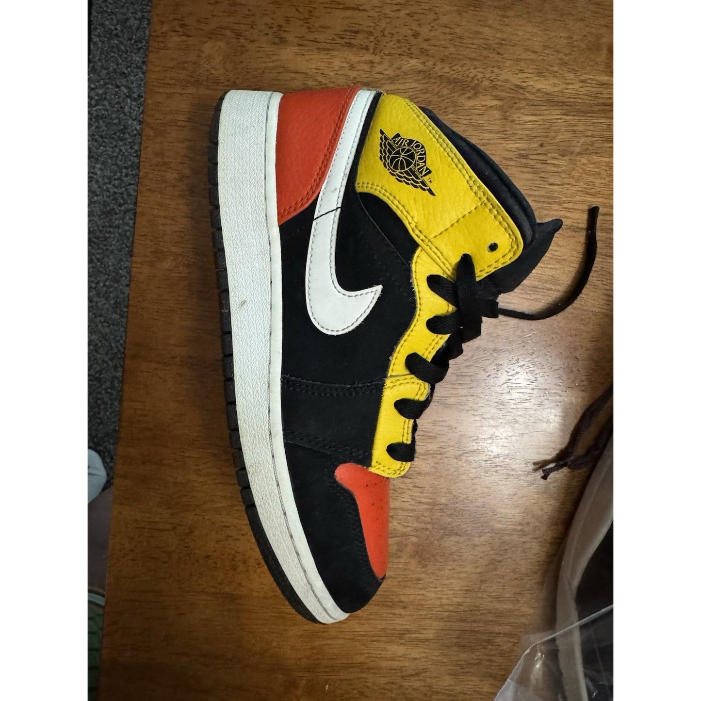 Size 5.5y (GS) - Jordan 1 SE Mid Amarillo Team Orange NBS071