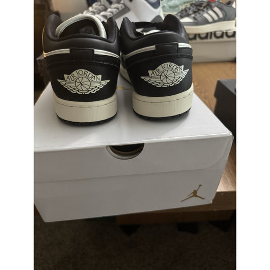 Size 11 - Air Jordan 1 SE Low Vintage Panda W BS287