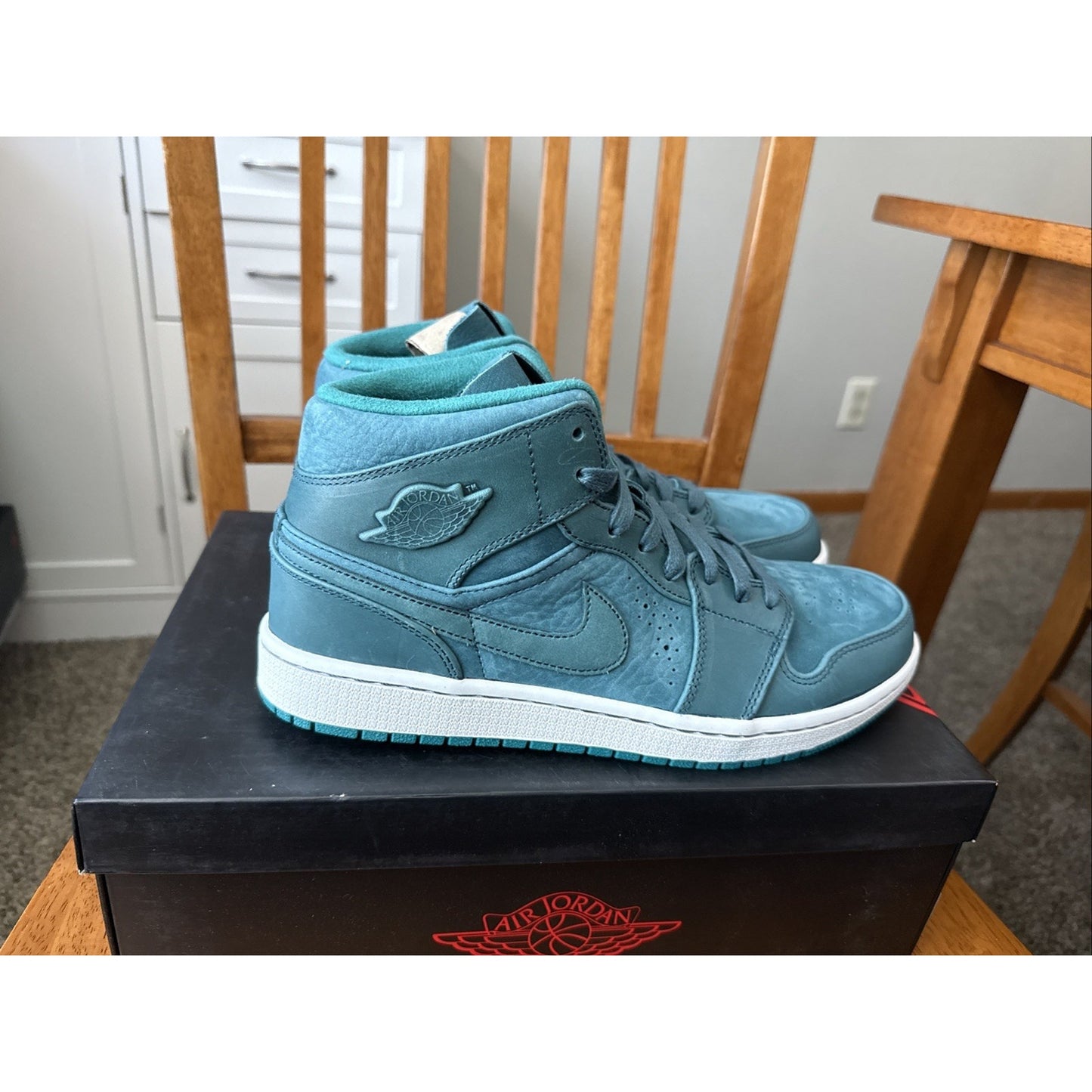 Size 10 - Air Jordan 1 Nouveau Mid Nightshade BS134