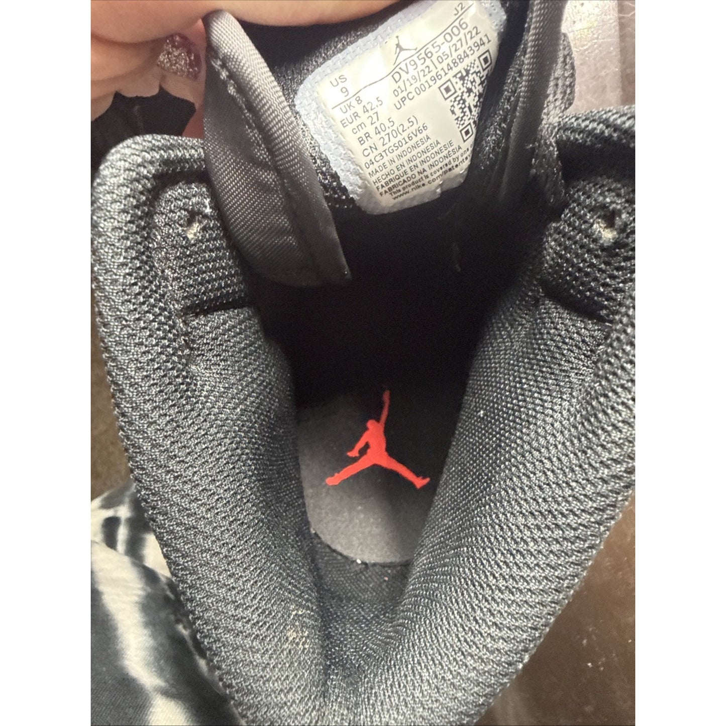 Size 9 - Air Jordan 1 SE Mid Wear-Away