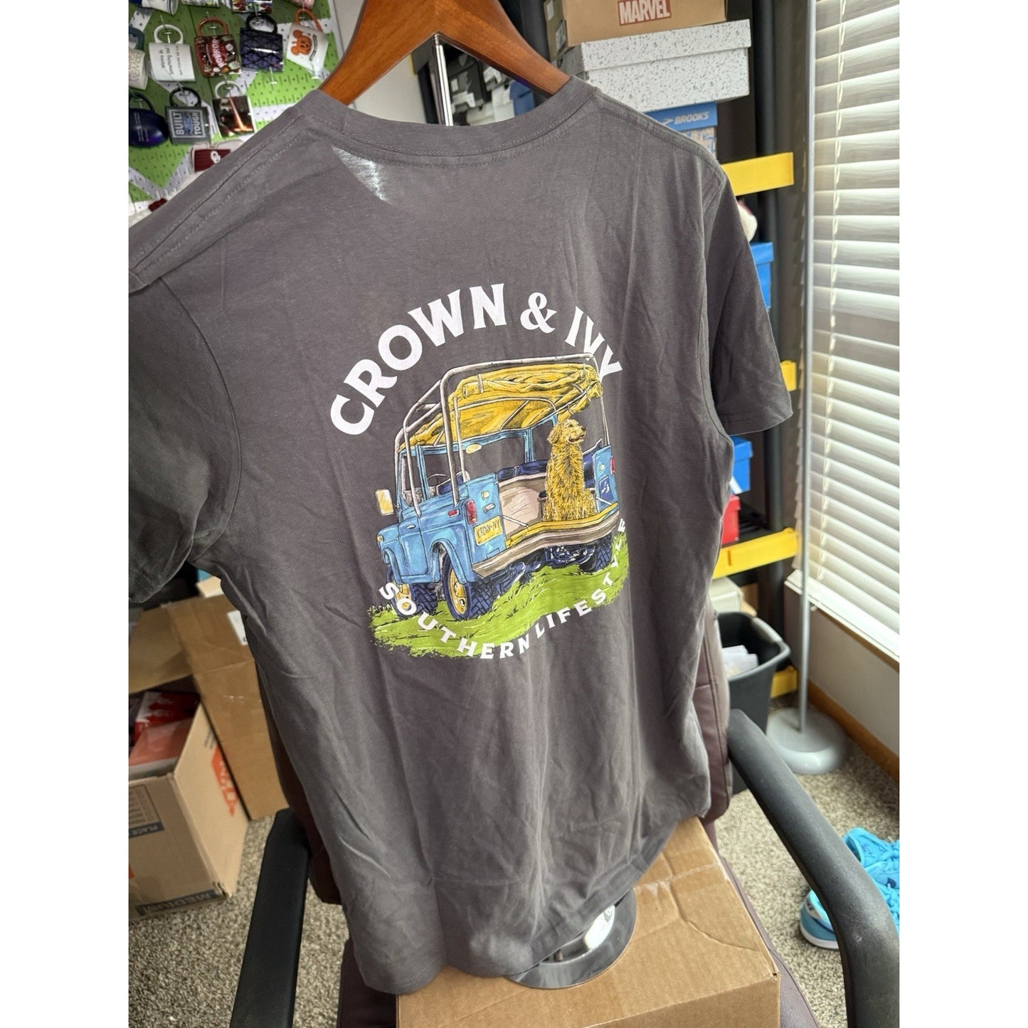 Size M Crown And Ivy T-shirt