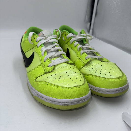 Size 9 - Nike Dunk SE Low Volt