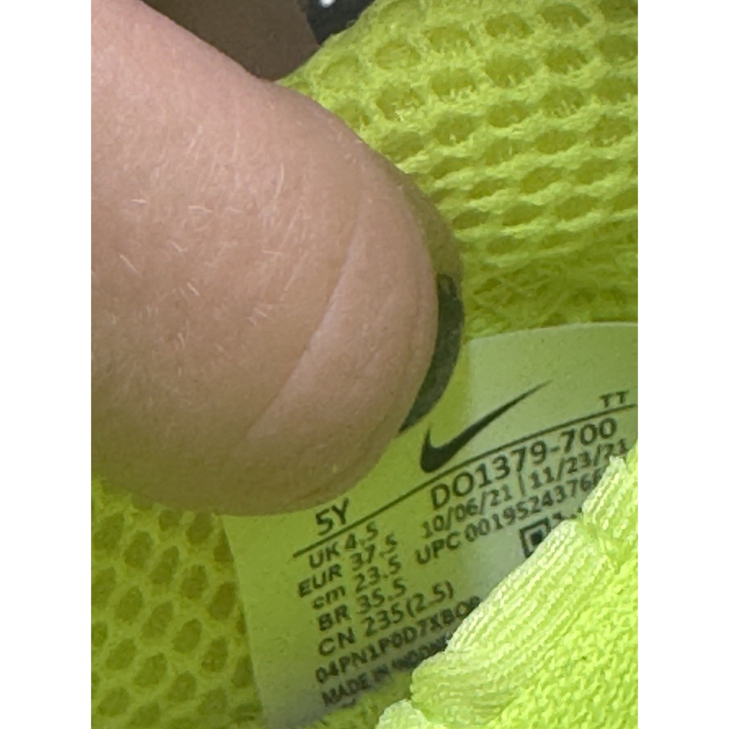Size 5Y NIKE PRESTO VOLT NEON / WHITE BLACK VOLT DO1379-700