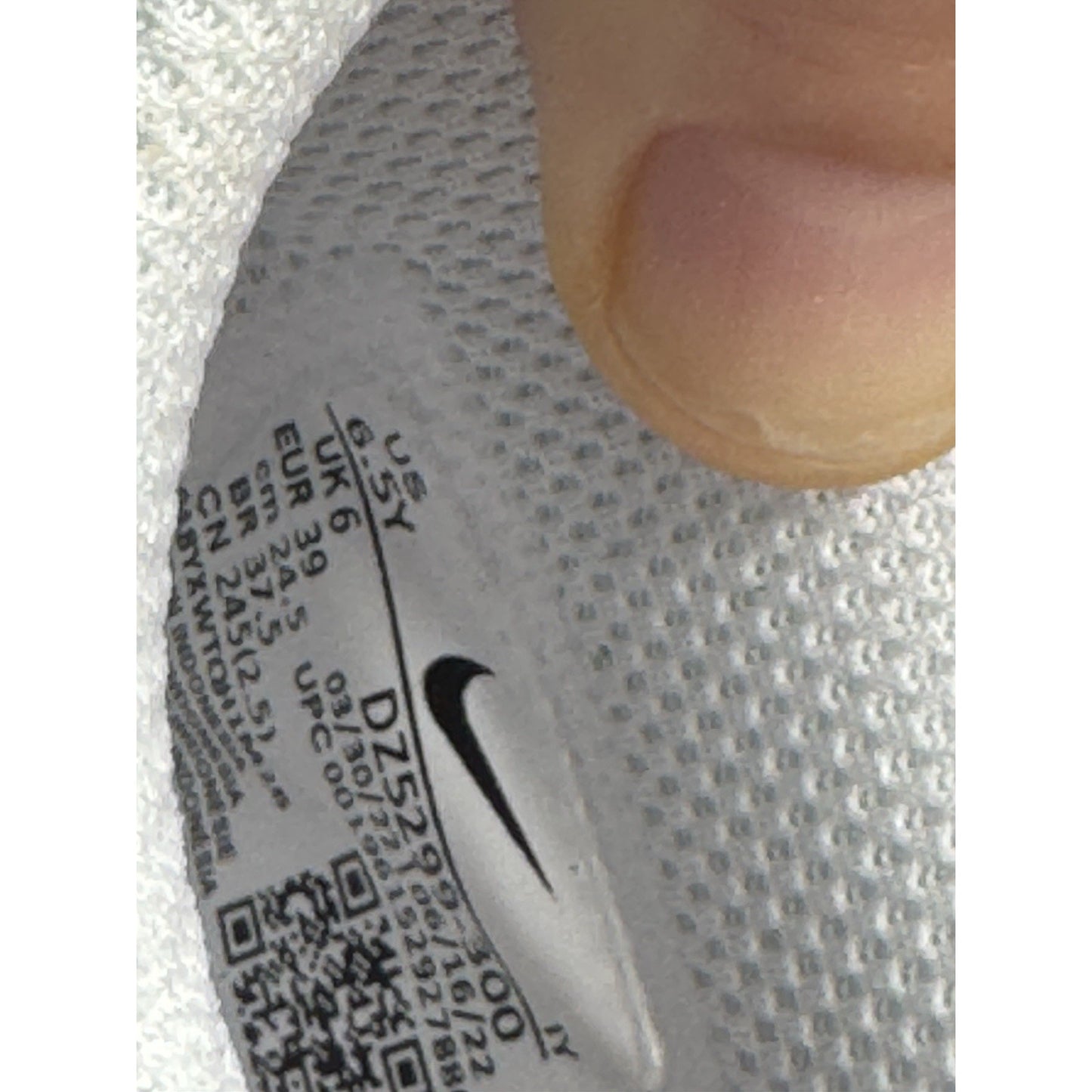 Size 6.5 (GS) - Nike Dunk Low Foam Finger BS570