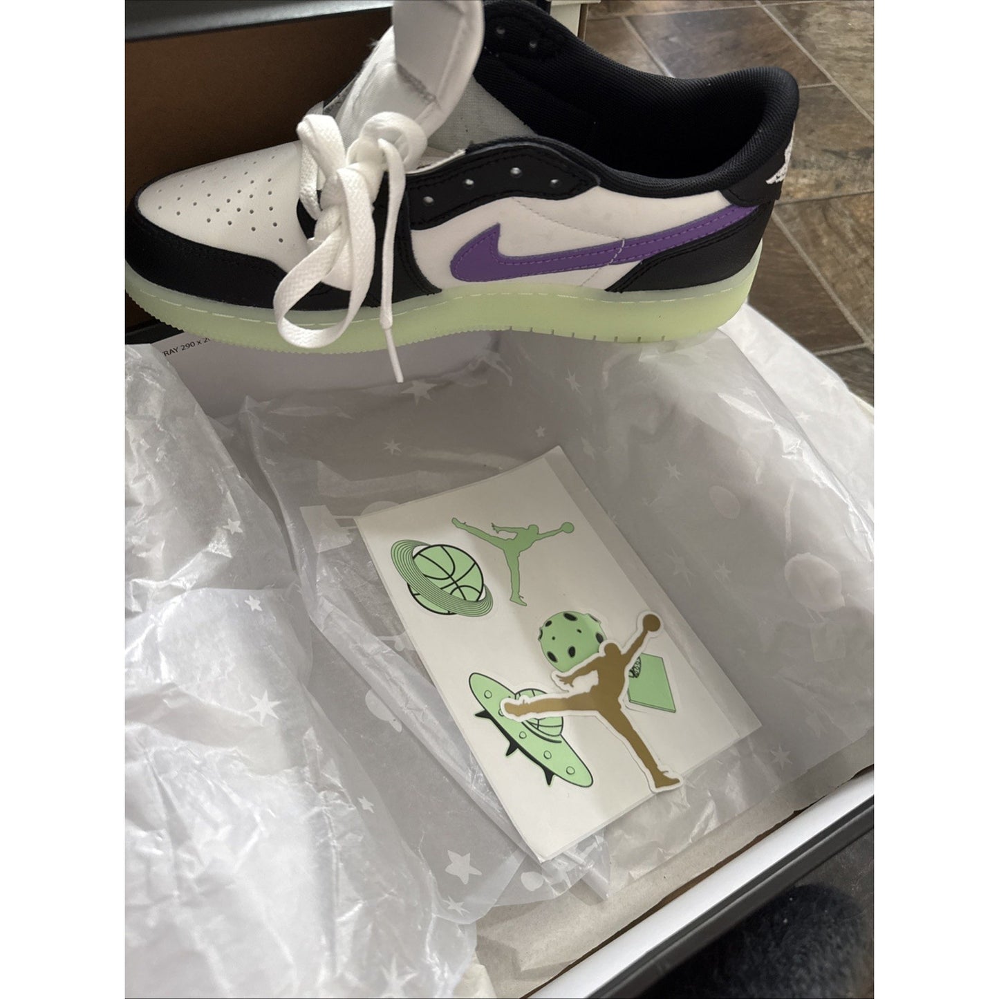 Air Jordan 1 Retro Low Og Glow In The Dark Black Raspberry 6.5Y