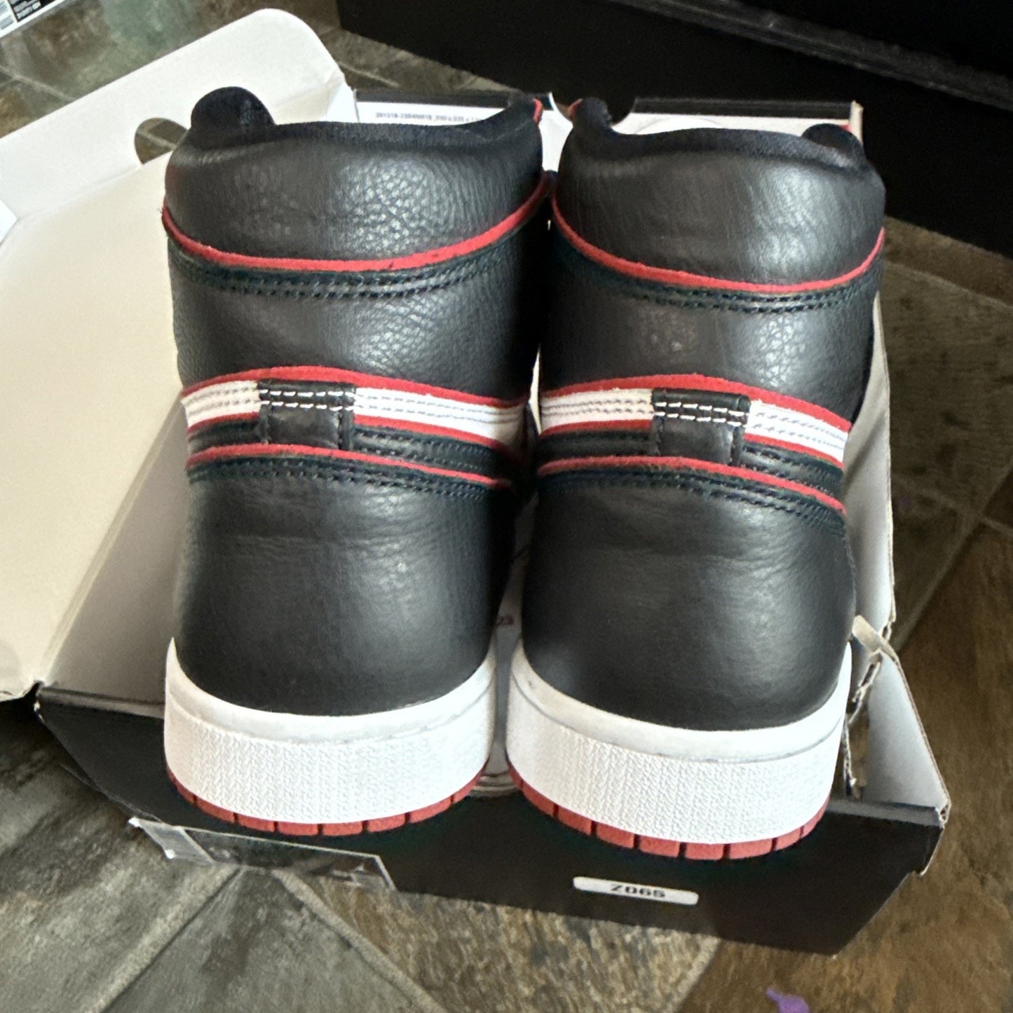 Size 9 - Jordan 1 Retro High OG Bloodline 2019