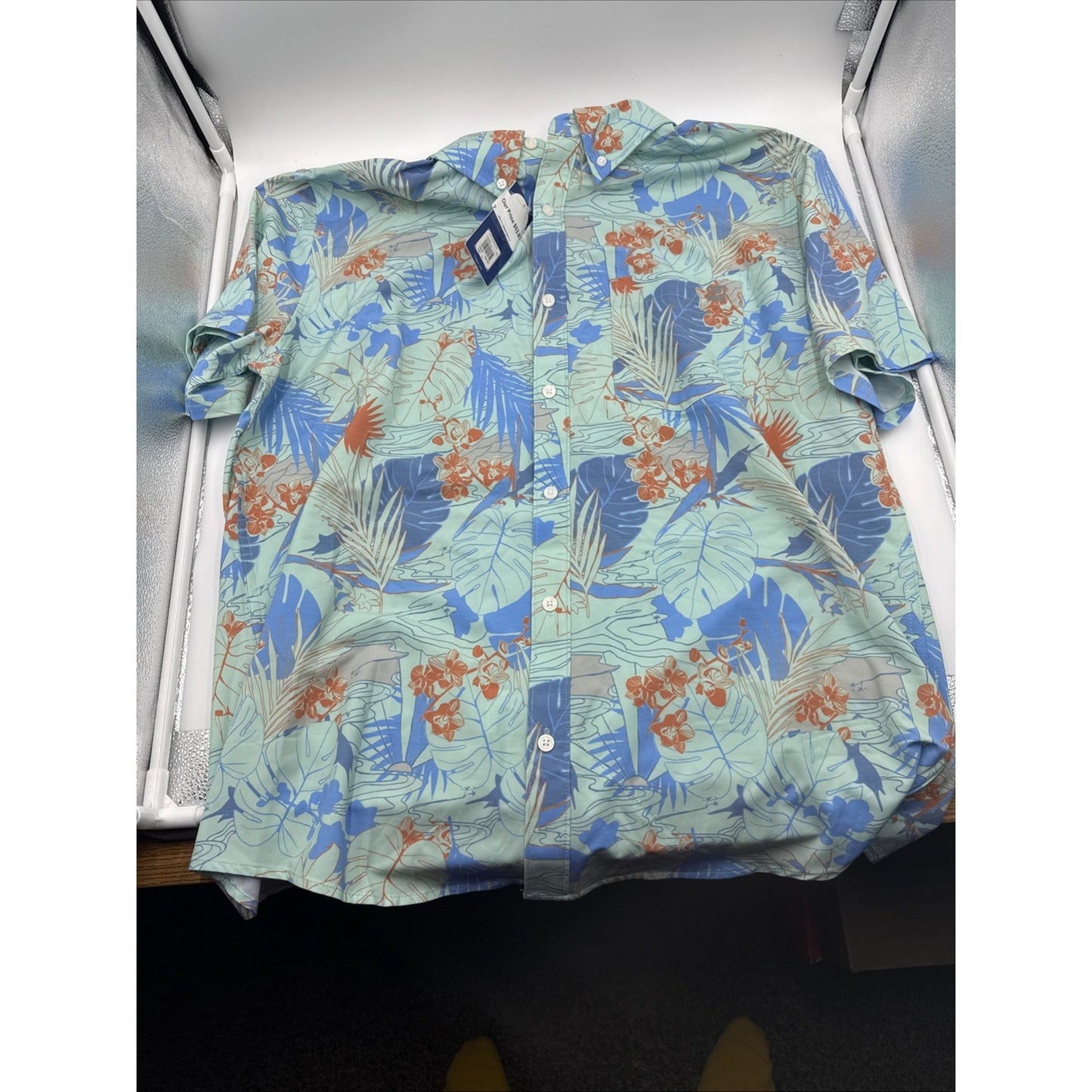 Size Large Men’s Huk Fishing Shirt