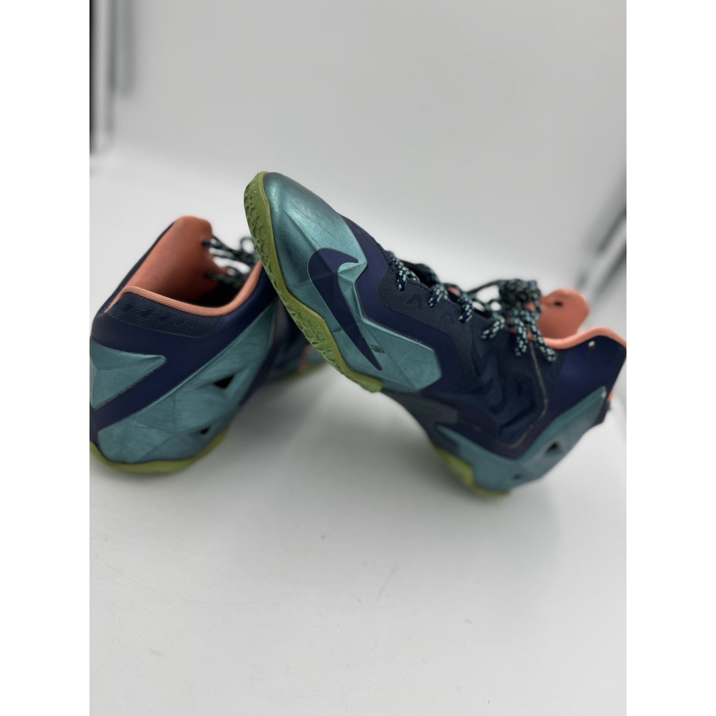 Size 7y Nike LeBron Akron To Miami 621712-401