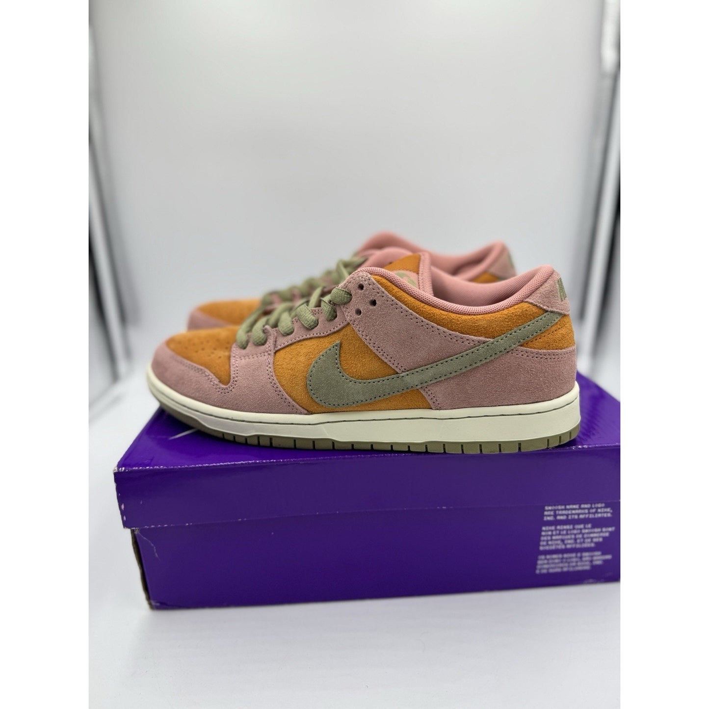 Size 10 - Nike Dunk SB Low Red Stardust bs872