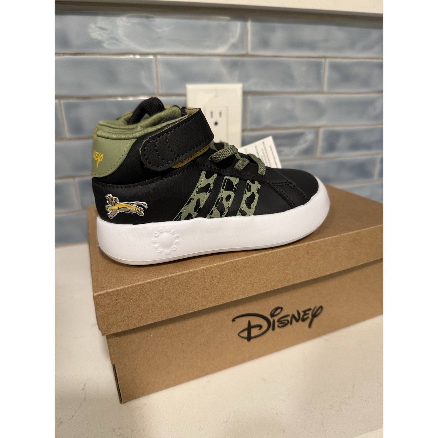 Size 9.5k Disney Adidas Grand Court Mid Lion King