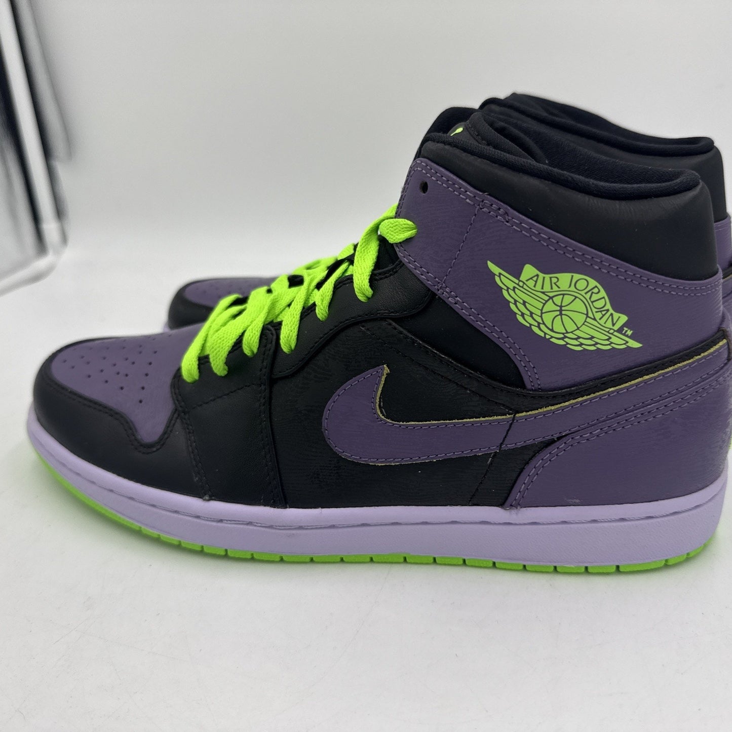 Size 10.5 Jordan 1 Night Vision Joker 136065-021