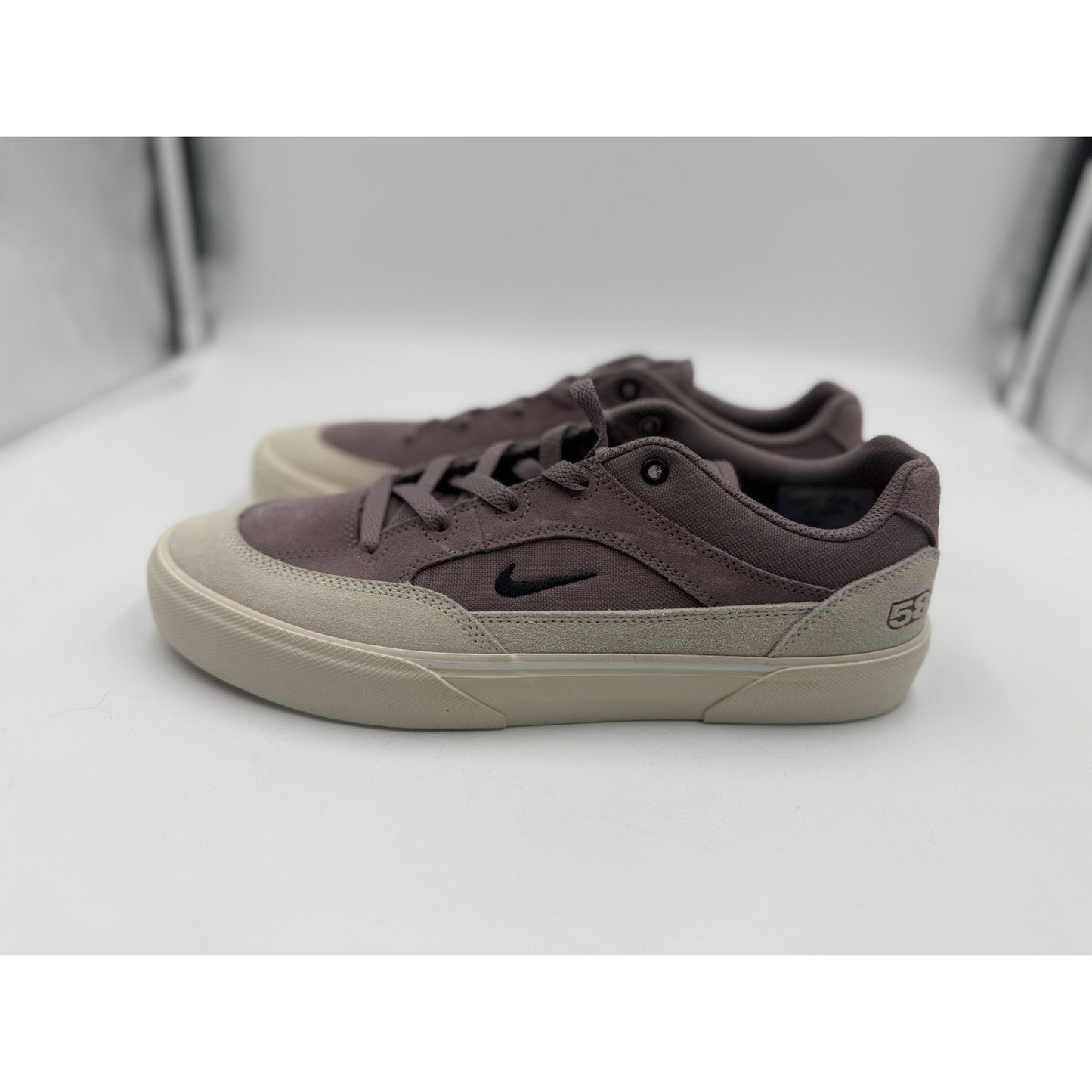 Size 9 Nike SB Malor Te Friends And Family Sample BS737