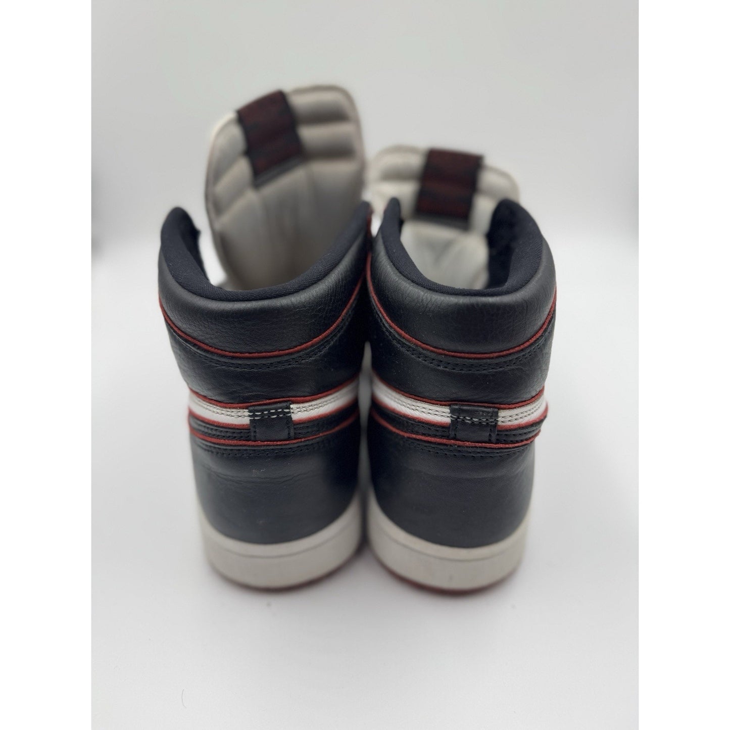 Size 9 - Jordan 1 Retro High OG Bloodline 2019 NBS260