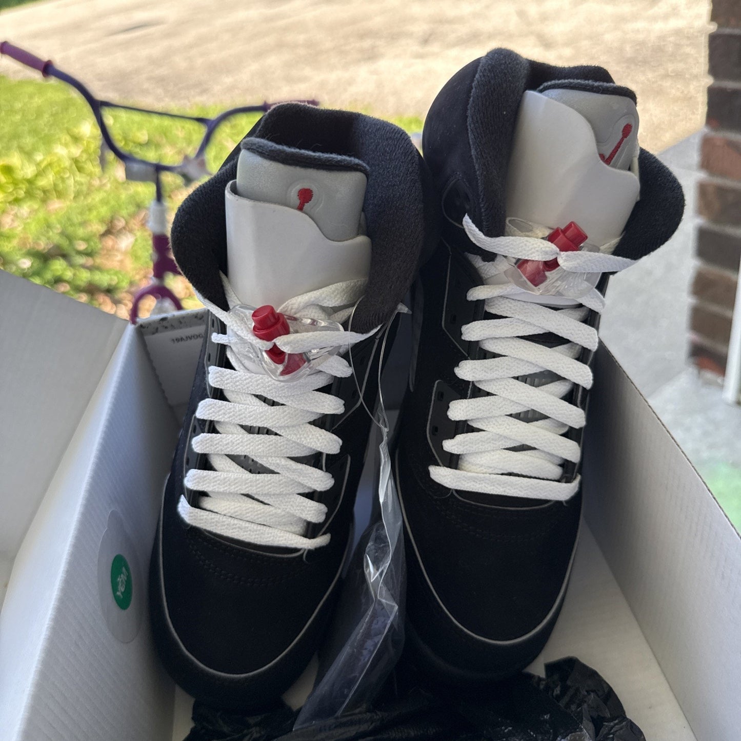 Jordan 5 Black Metallic Reimagined size 6.5Y