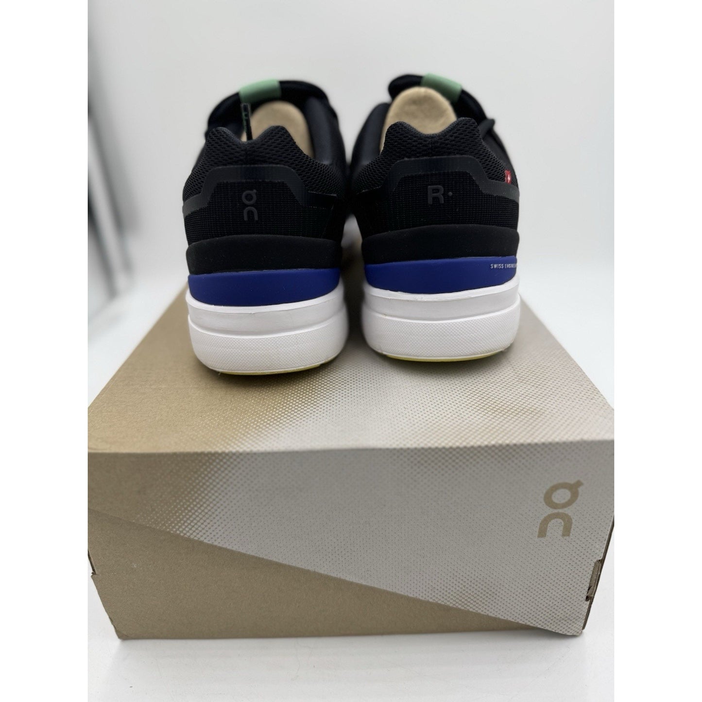 Size 10.5 - On Cloud The Roger Spin Black Color Pop