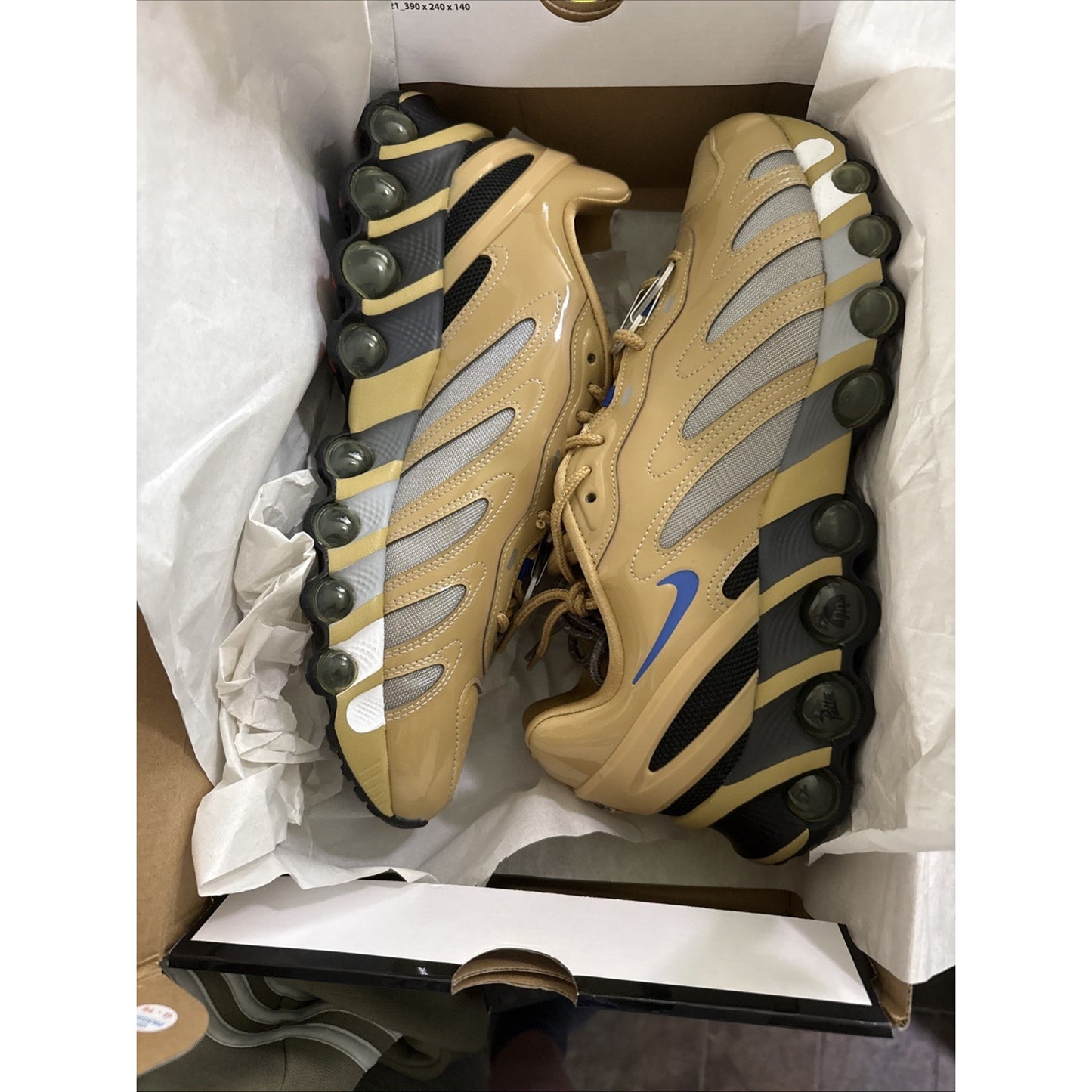 Nike Air Max DN8 Men’s Size 14 New with Box IB4029-700 Club Gold/Metallic Silver
