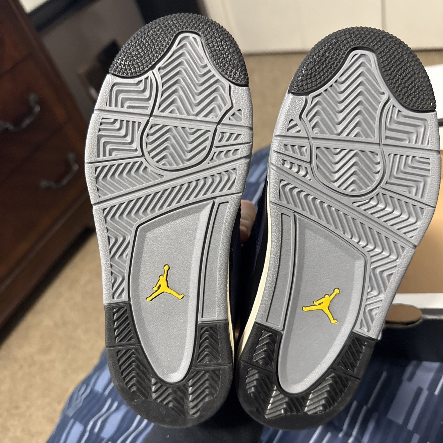 Size 2Y Jordan 4 Lakers IB4388-500