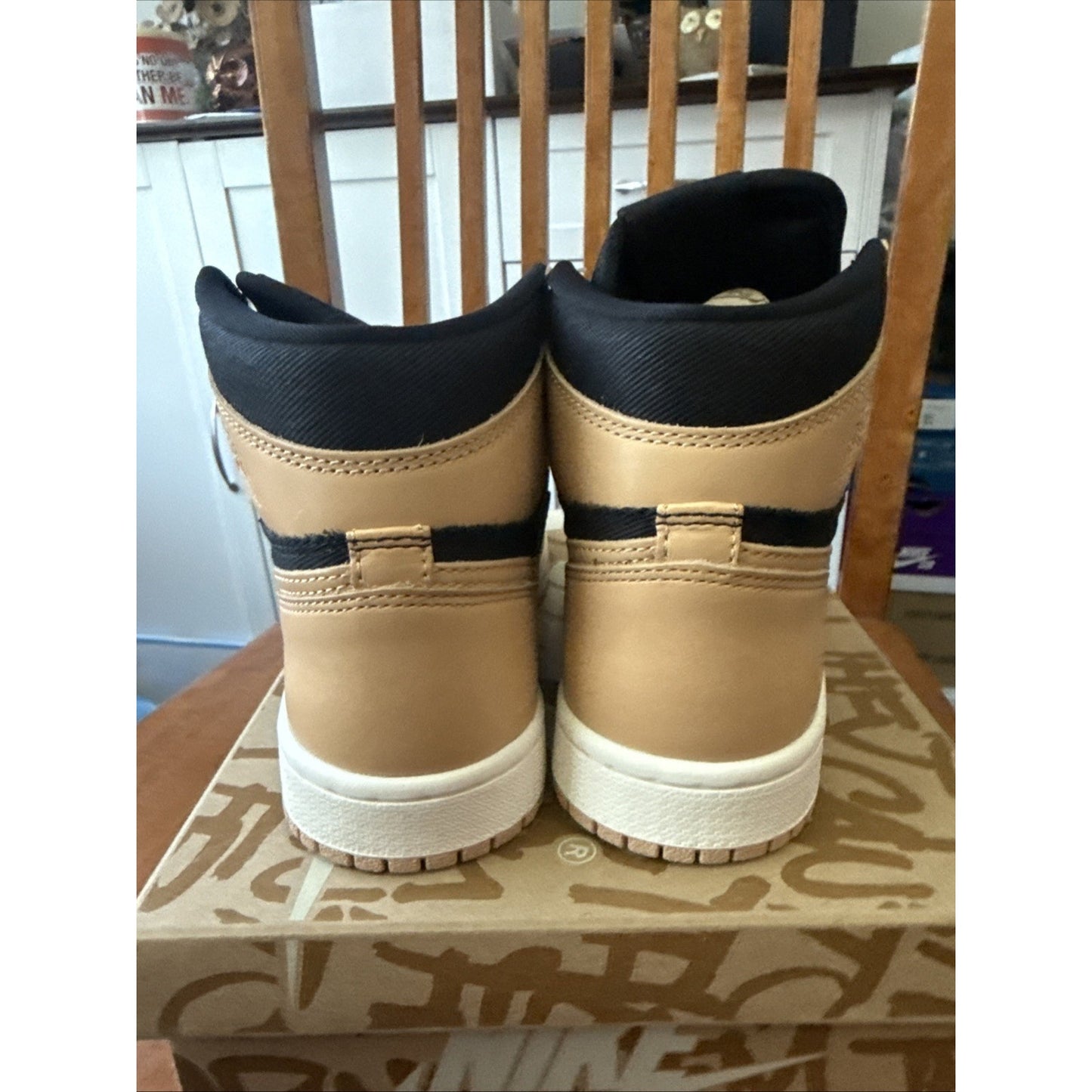[555088-202] Mens Air Jordan Retro 1 High OG 'Heirloom' BS186