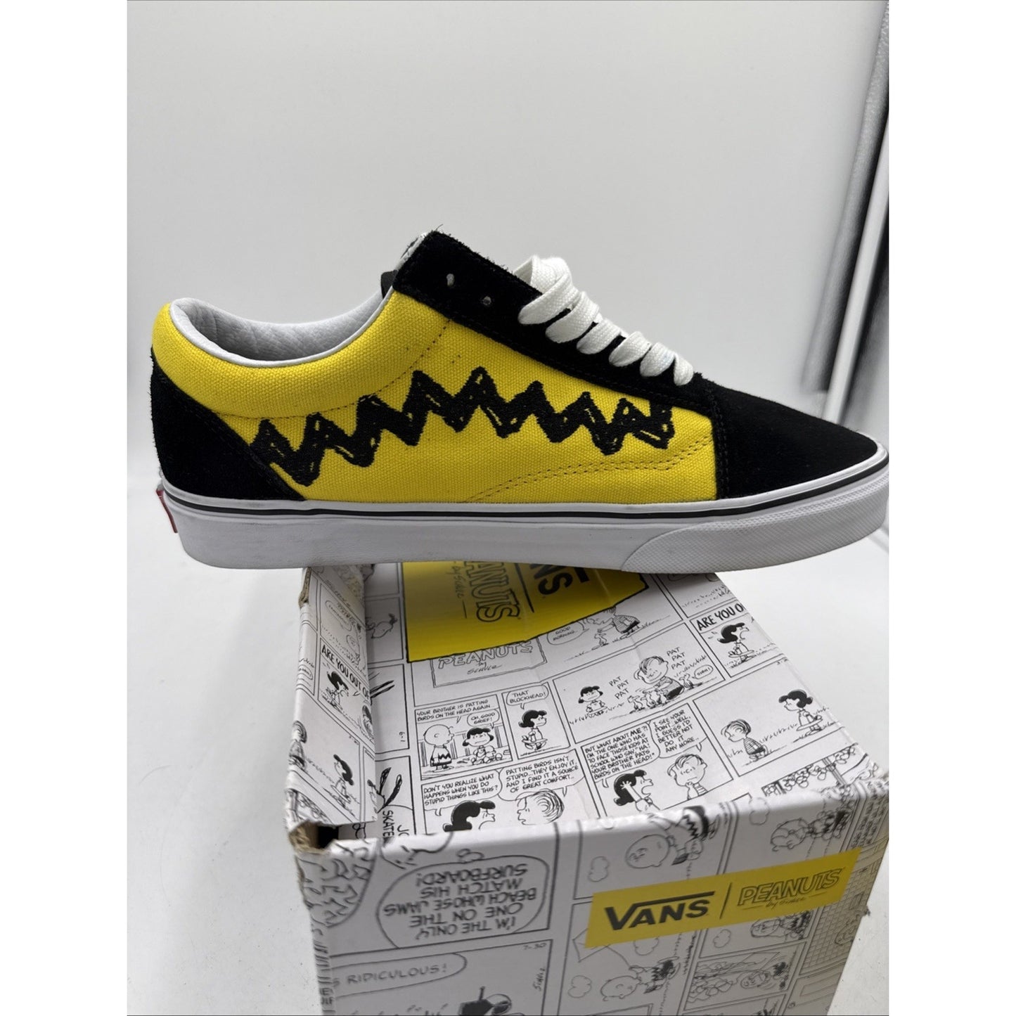 Size 9.5 - Vans Peanuts x Old Skool Charlie Brown