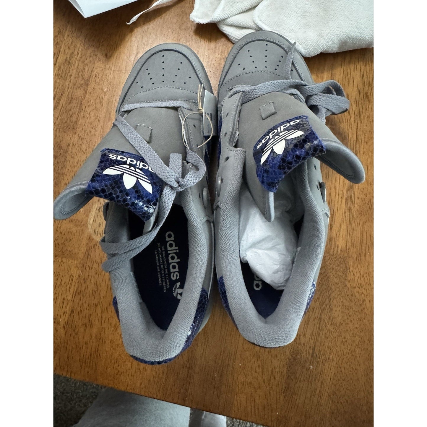Size 10 [ID7718] Mens Adidas RIVALRY LOW 86 Patrick Ewing NBS073