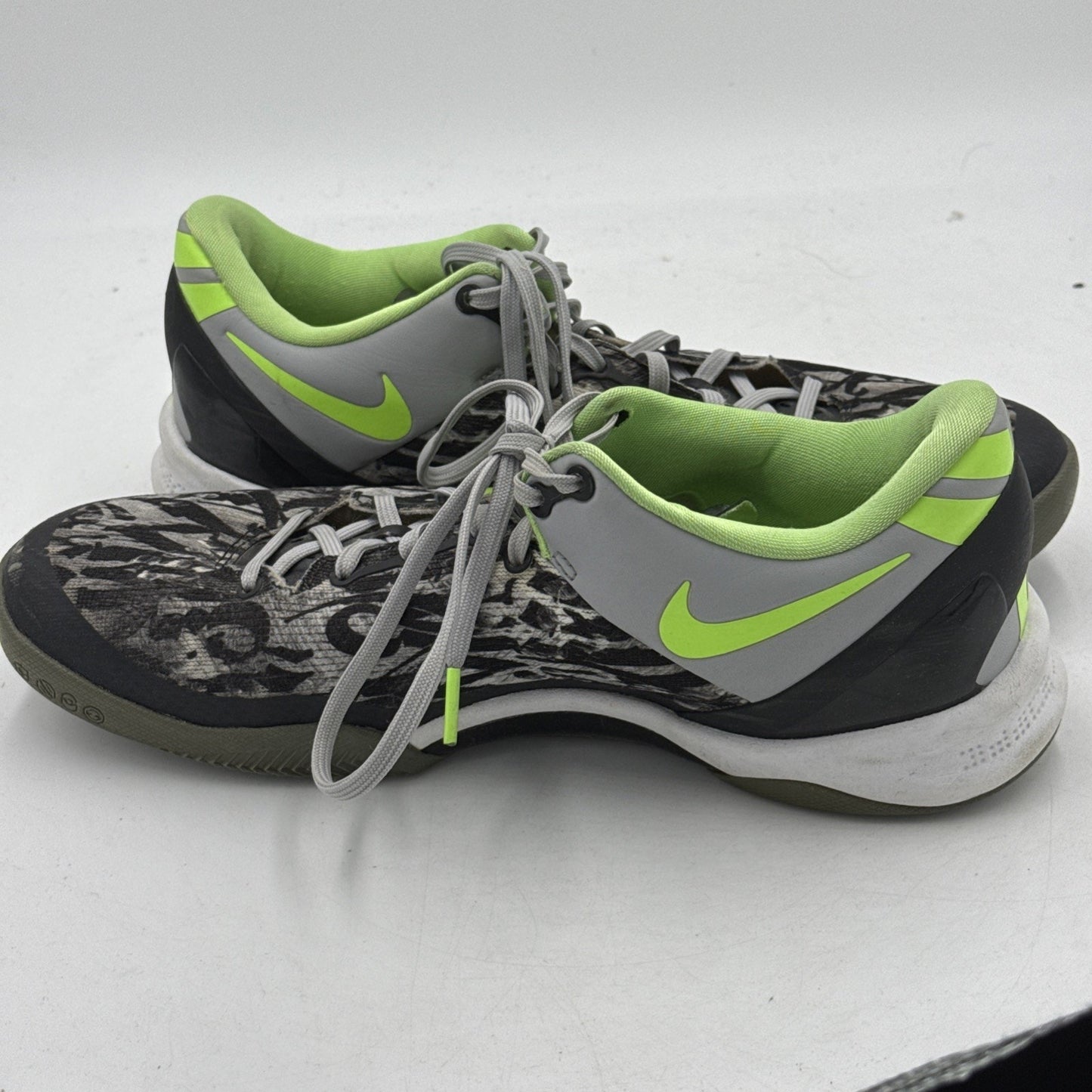 Size 9.5 - Nike Kobe 8 Graffiti - 555035-100