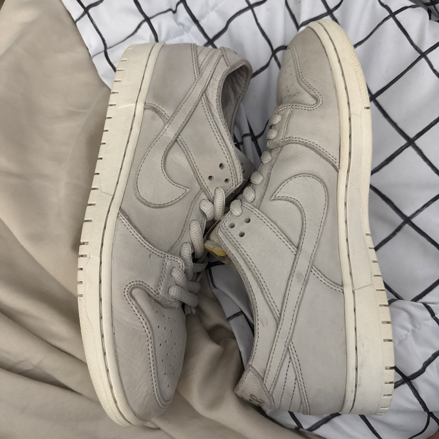 nike sb dunk low decon light bone Size 10