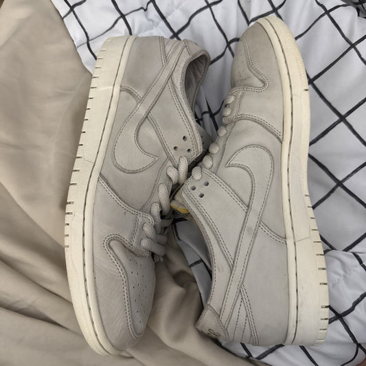 nike sb dunk low decon light bone Size 10