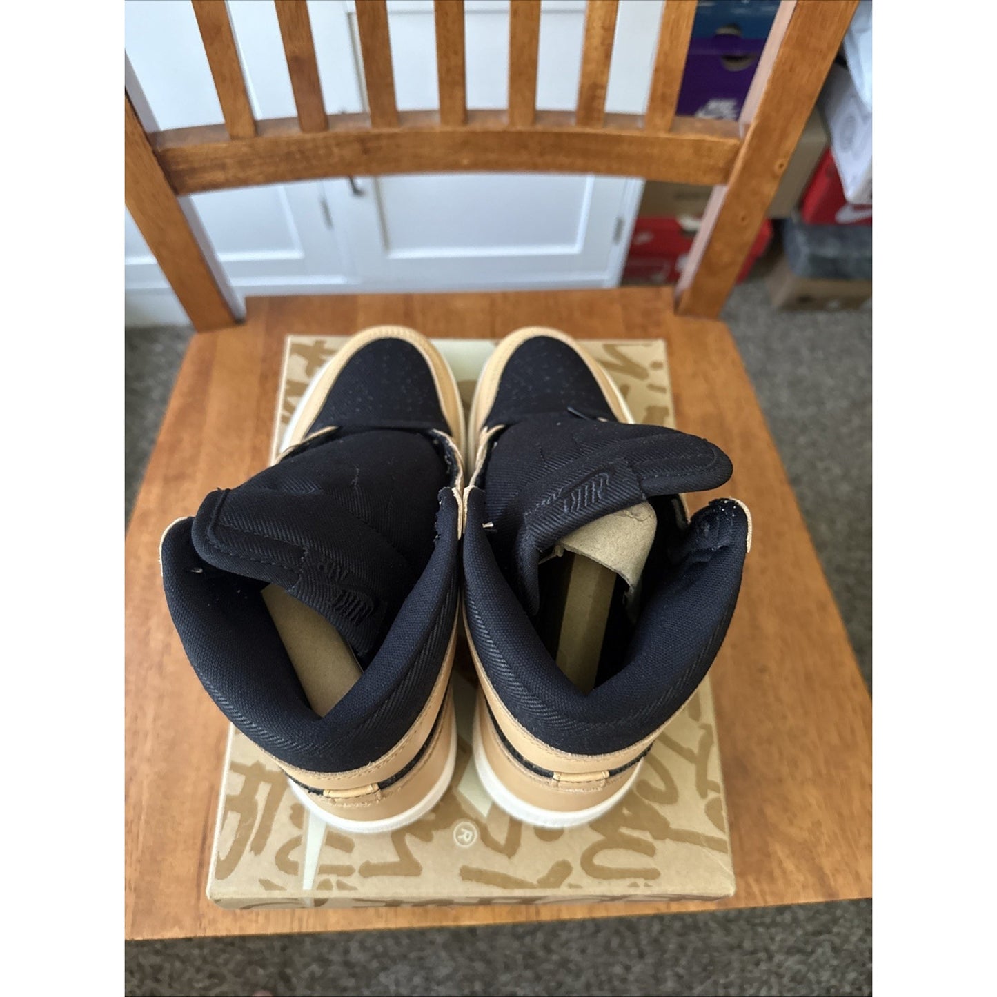 [555088-202] Mens Air Jordan Retro 1 High OG 'Heirloom' BS186