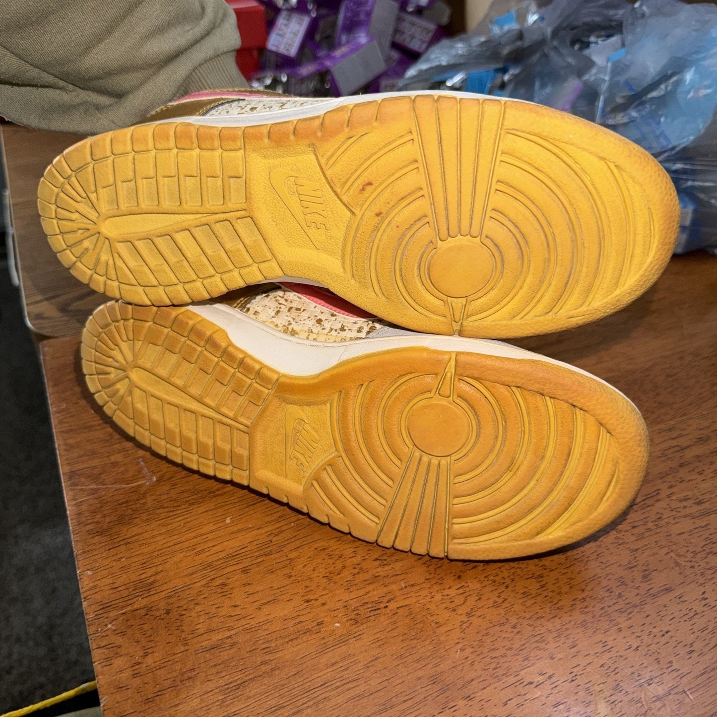 Size 8.5 - Nike Dunk 6.0 Low White Metallic Gold W