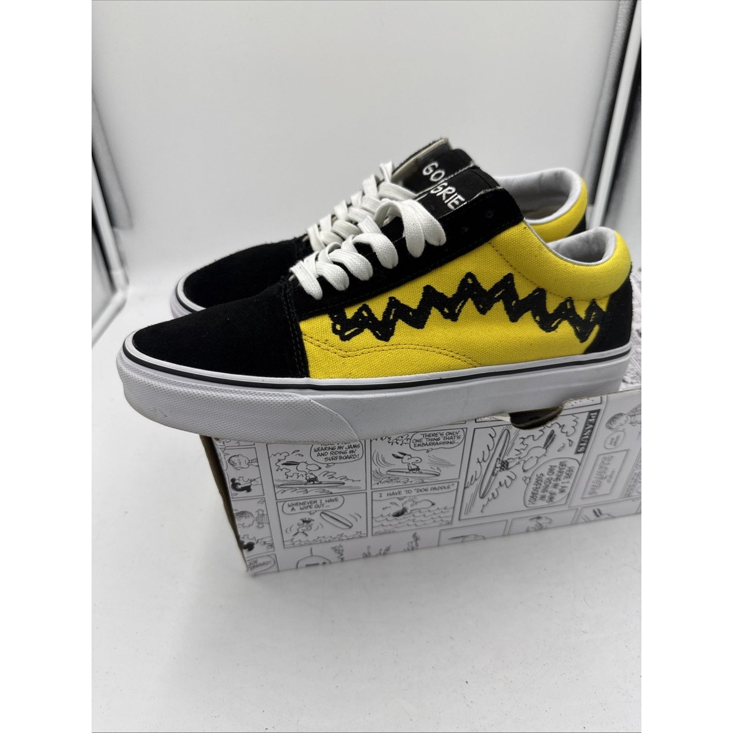 Size 9.5 - Vans Peanuts x Old Skool Charlie Brown