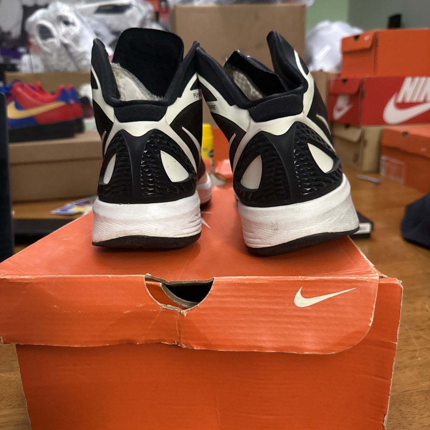 Size 8 - Nike Hyperdunk 2011 White Black BS369