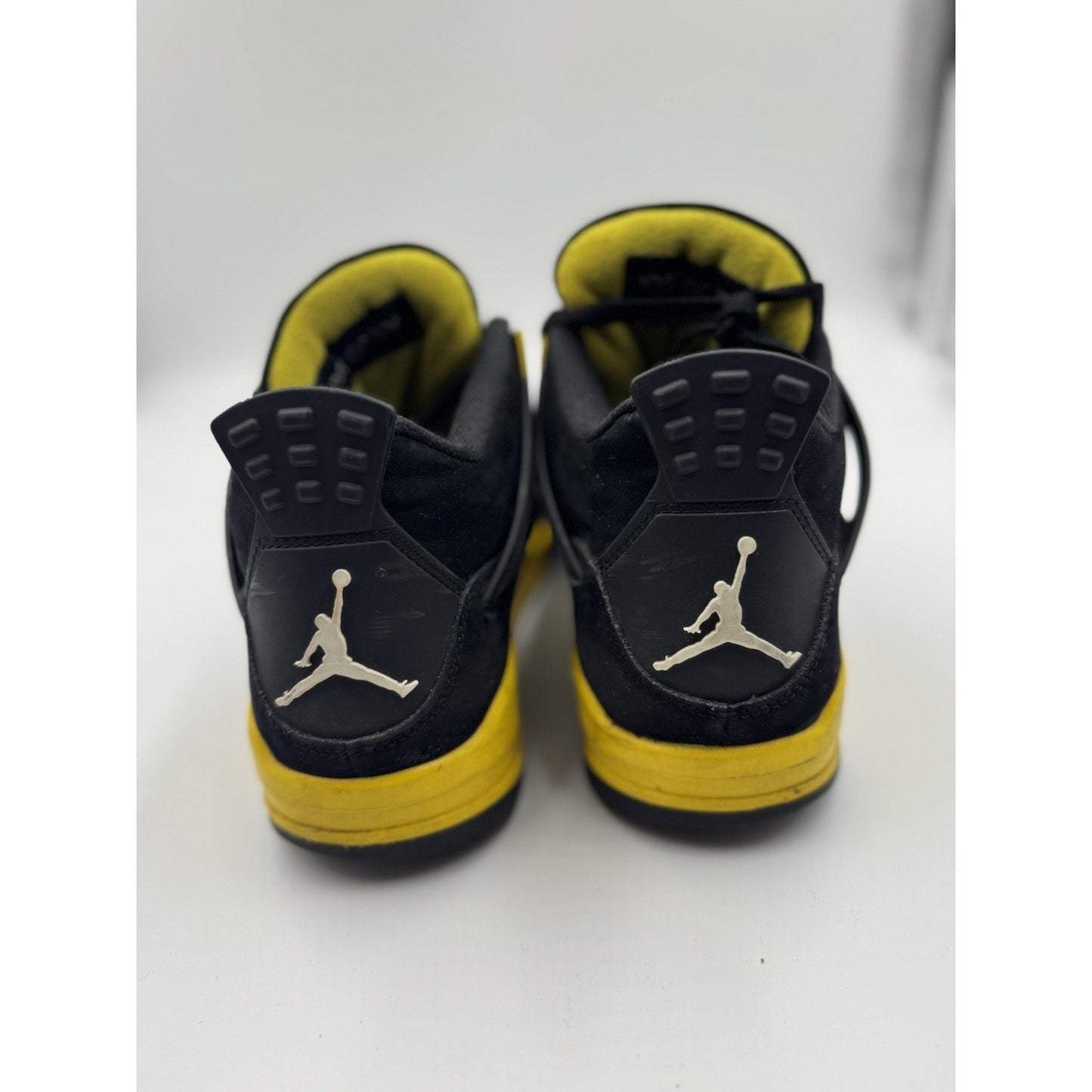 Size 8 - Jordan 4 Retro Mid Thunder NBS380