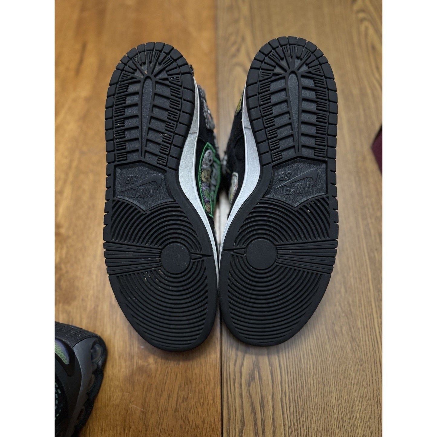 Size 8 - Nike SB Dunk Low Pro QS Black/Multicolor/White 2022 NBS132
