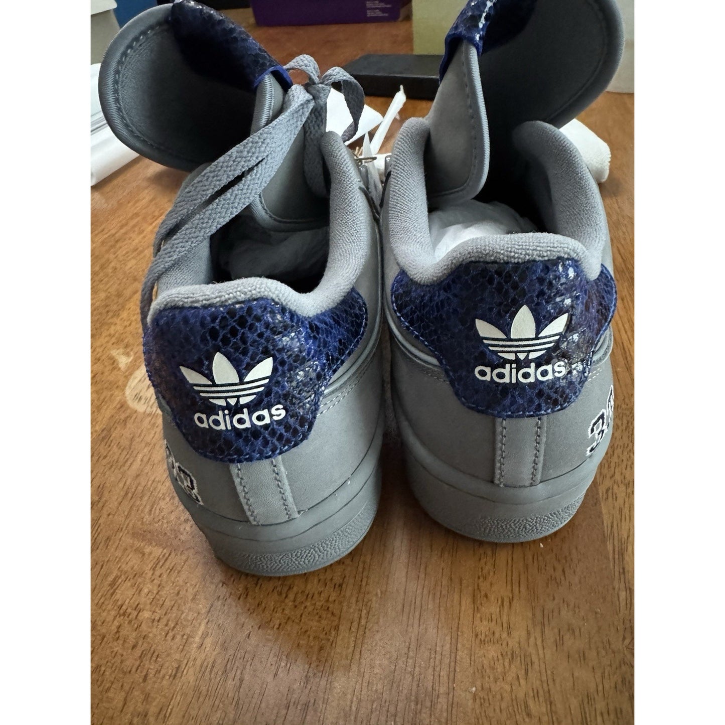 Size 10 [ID7718] Mens Adidas RIVALRY LOW 86 Patrick Ewing NBS073