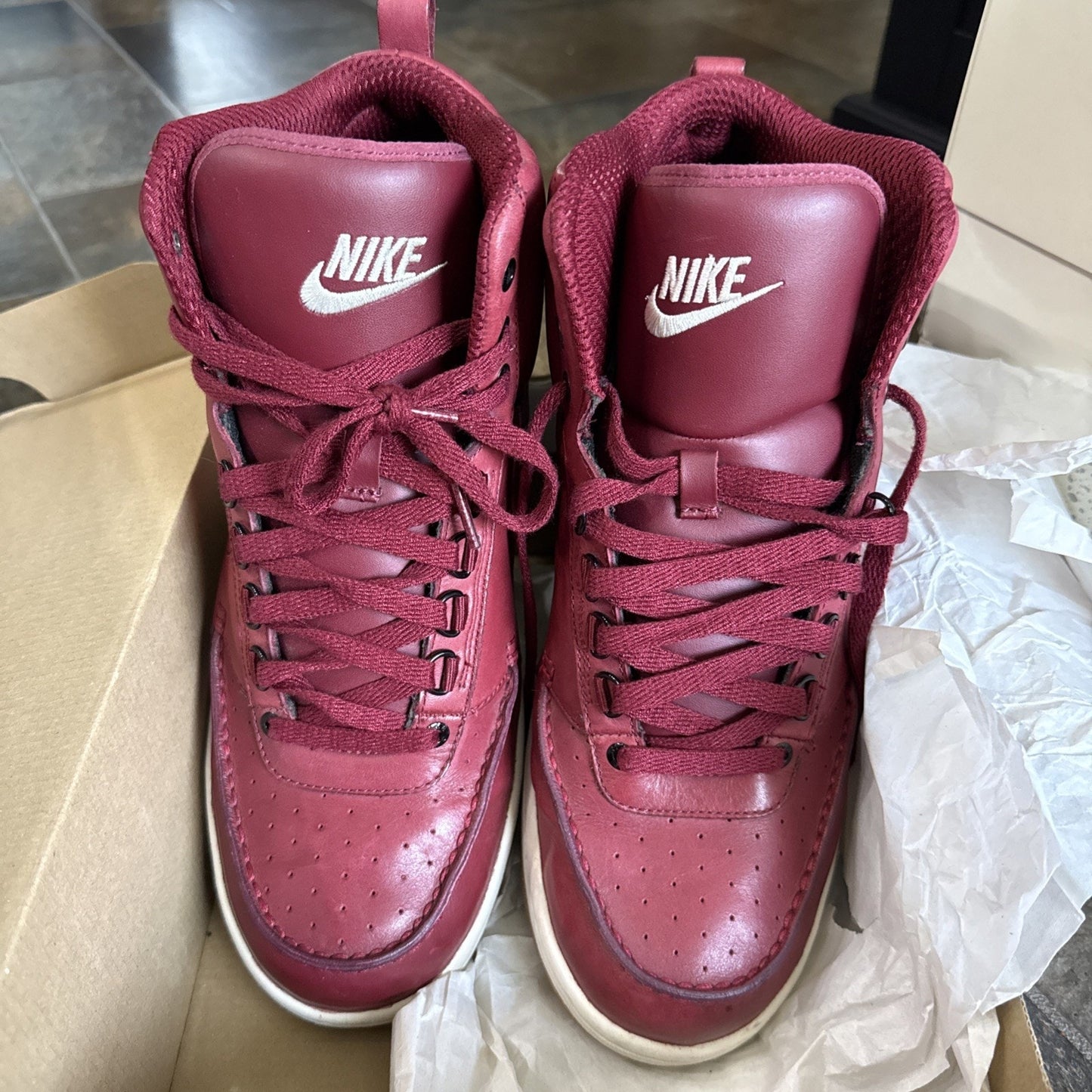 Size 10.5 Nike Mad Jibe 371183-661 Very Rare
