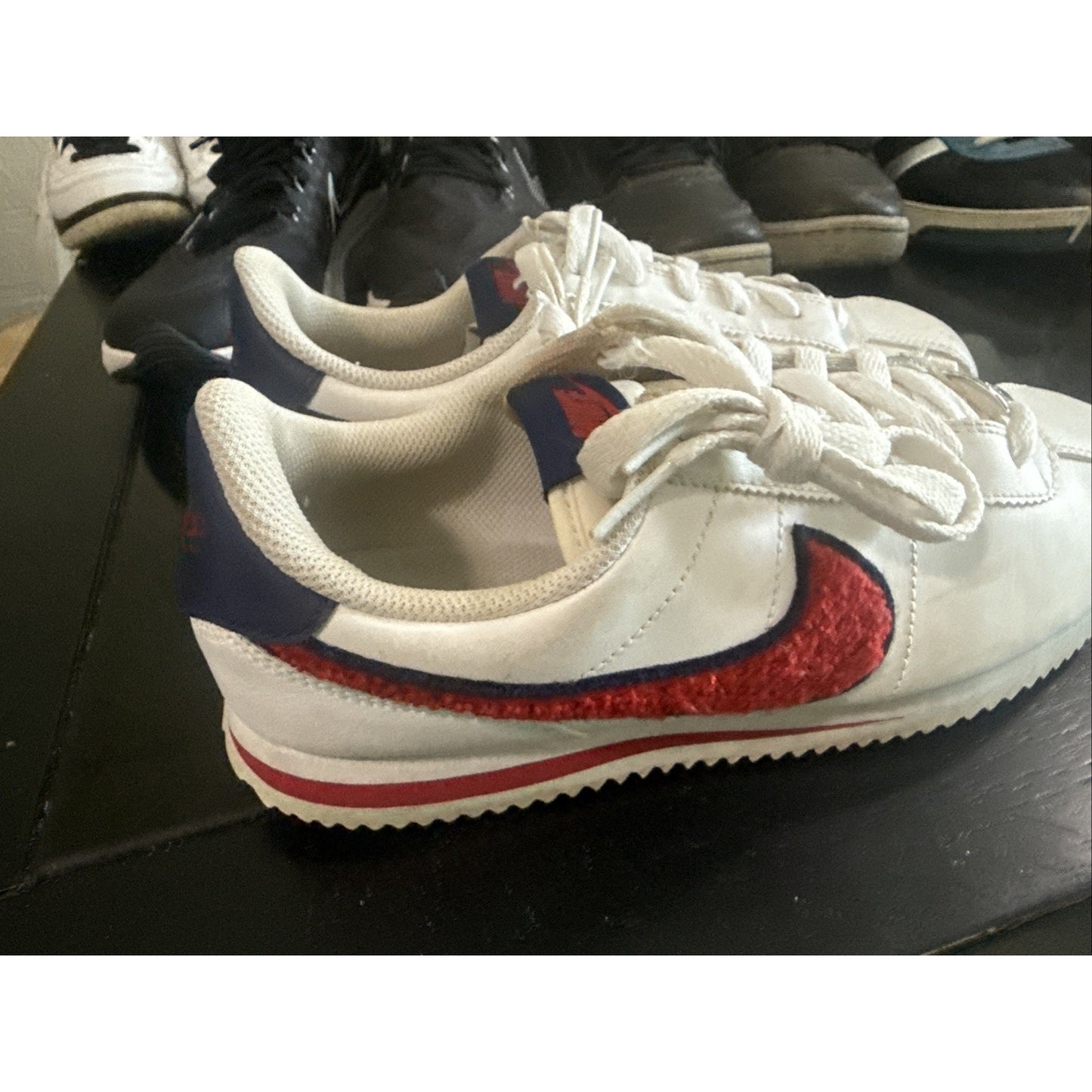 Nike Cortez Basic Leather SE Low Shoes Size 7Y / 8 1/2W White /Red /Blue NBS226