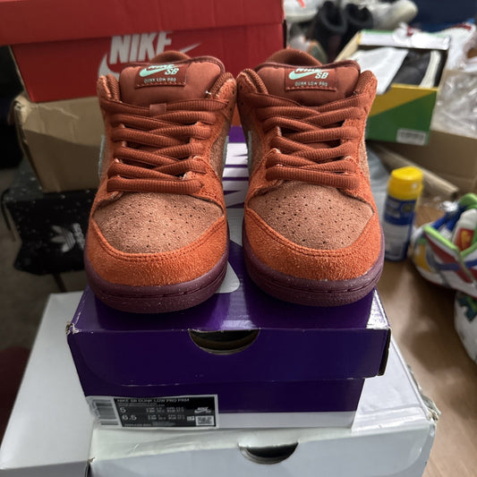 Size 5 - Nike Dunk SB Low Mystic Red