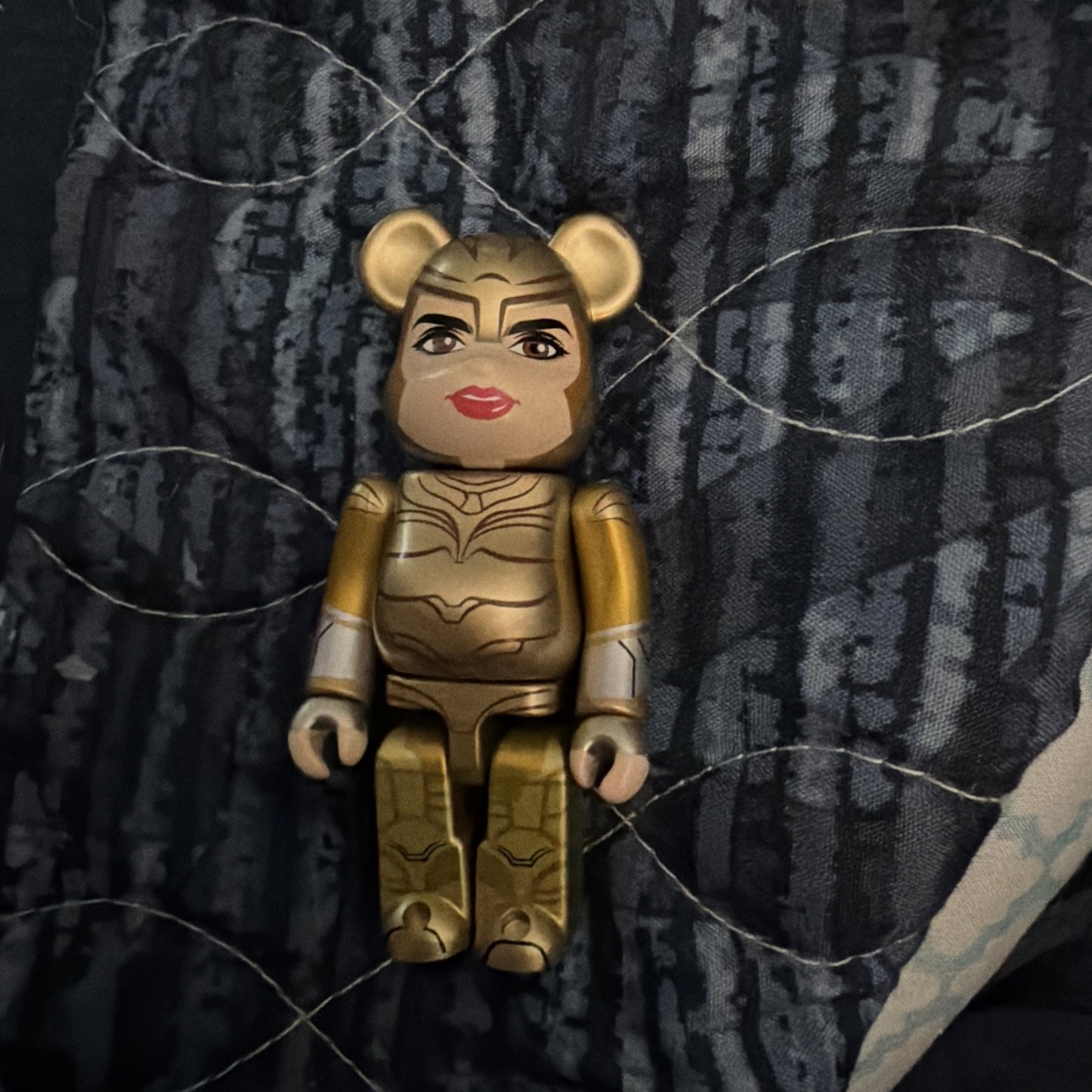 Medicom Bearbrick DC Comics Wonder Woman 2020 Gold Armor Figure