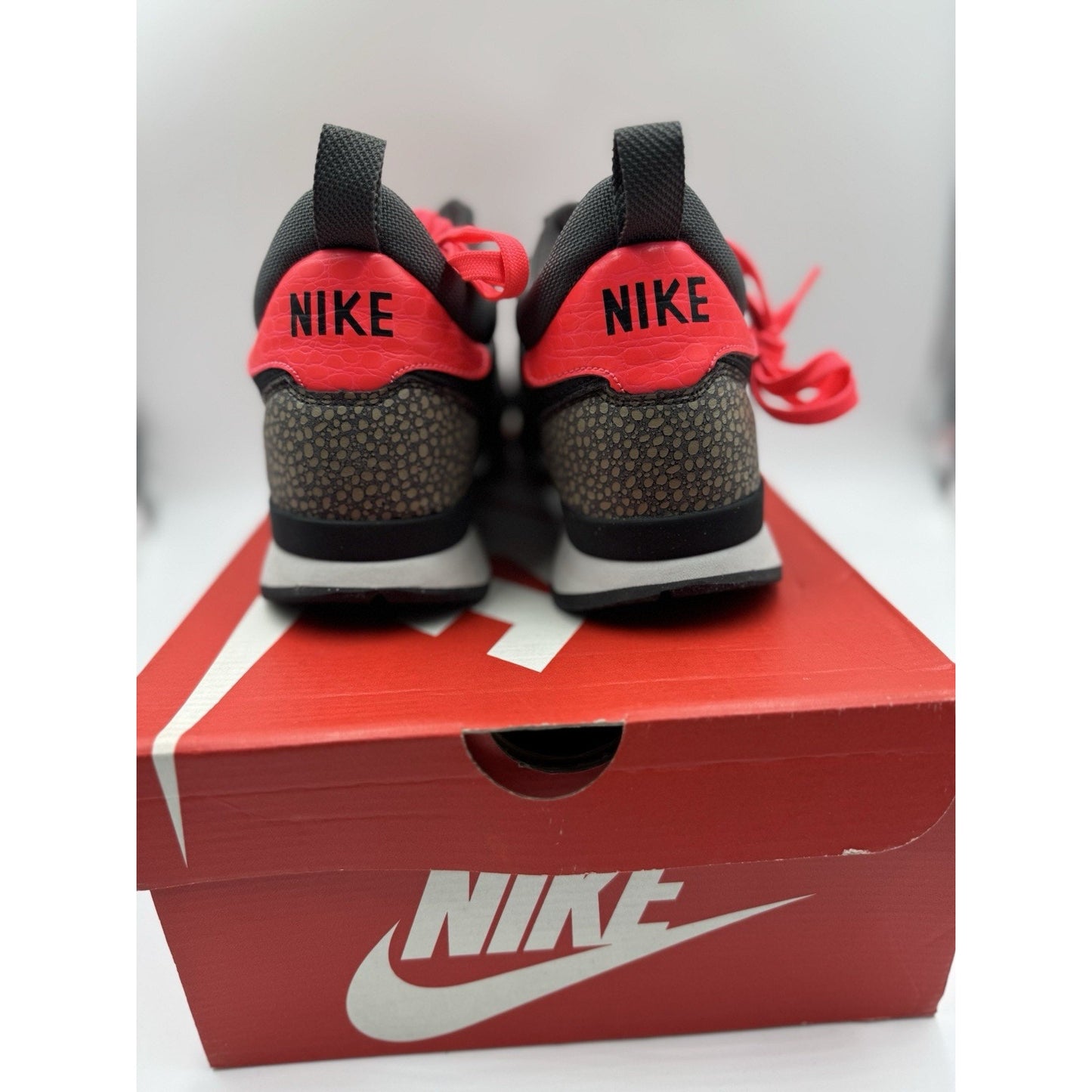 Nike Internationalist Mid PRM Mens Style: 682843-002 Size: 10 BS563