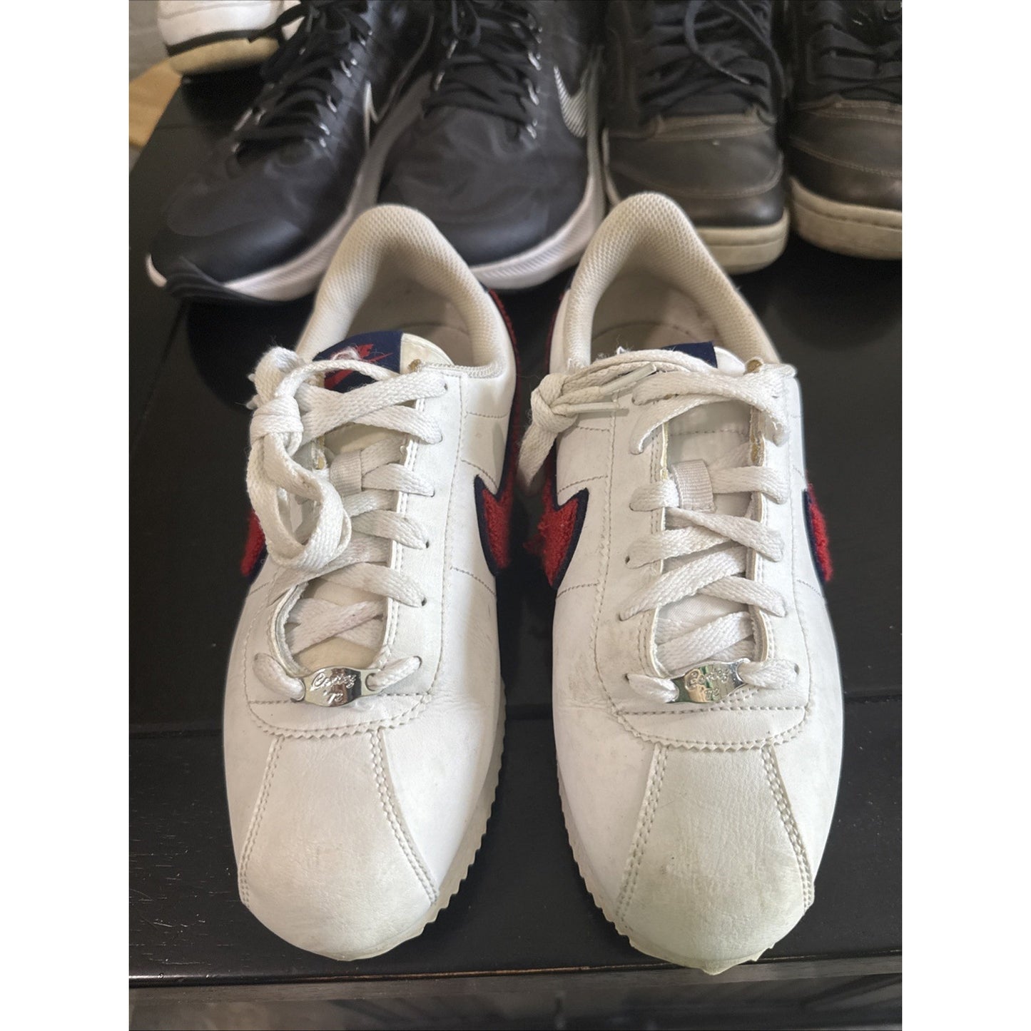 Nike Cortez Basic Leather SE Low Shoes Size 7Y / 8 1/2W White /Red /Blue NBS226