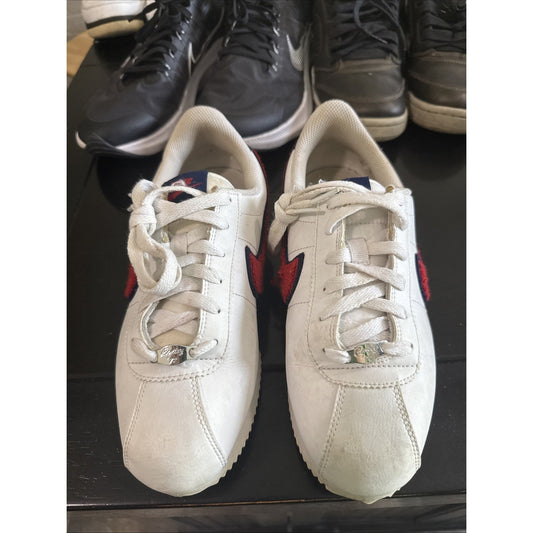 Nike Cortez Basic Leather SE Low Shoes Size 7Y / 8 1/2W White /Red /Blue NBS226