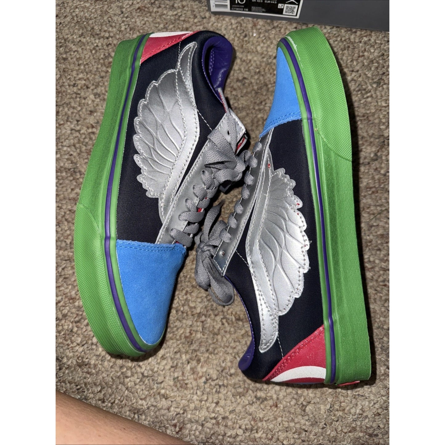 Size 6.5 - VANS Marvel x Old Skool Avengers