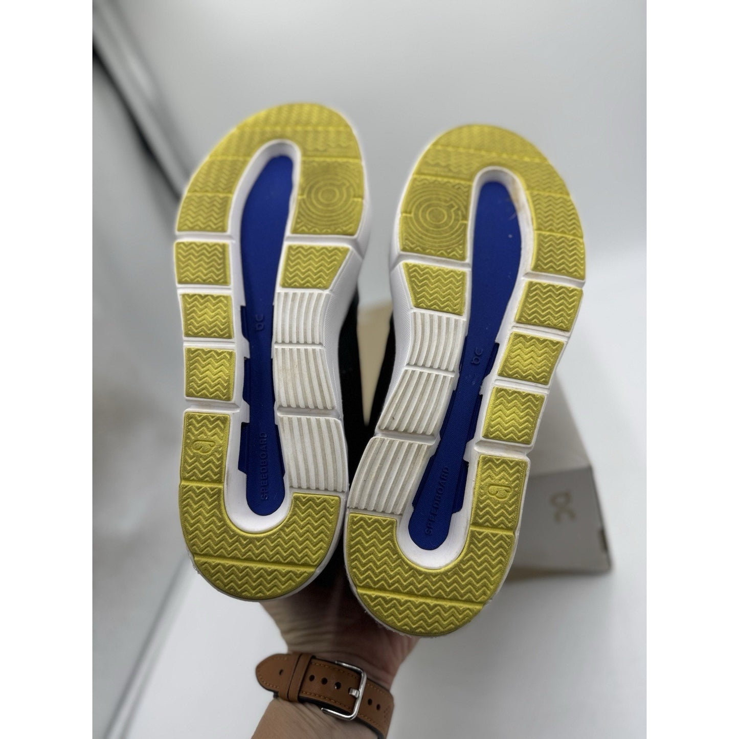 Size 10.5 - On Cloud The Roger Spin Black Color Pop bs954 womens