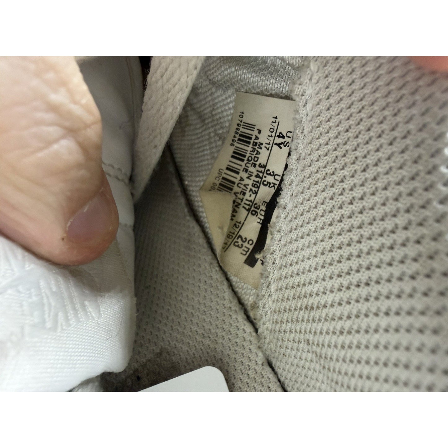 Air Force 1 Size 4Y Rare Off-White campus 2017