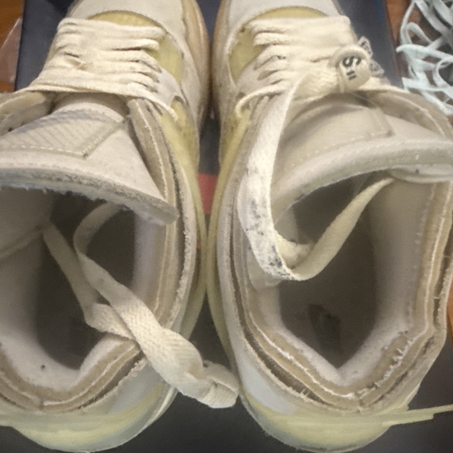 Size 11 - Jordan 4 SP x Off-White Mid Sail W BS301