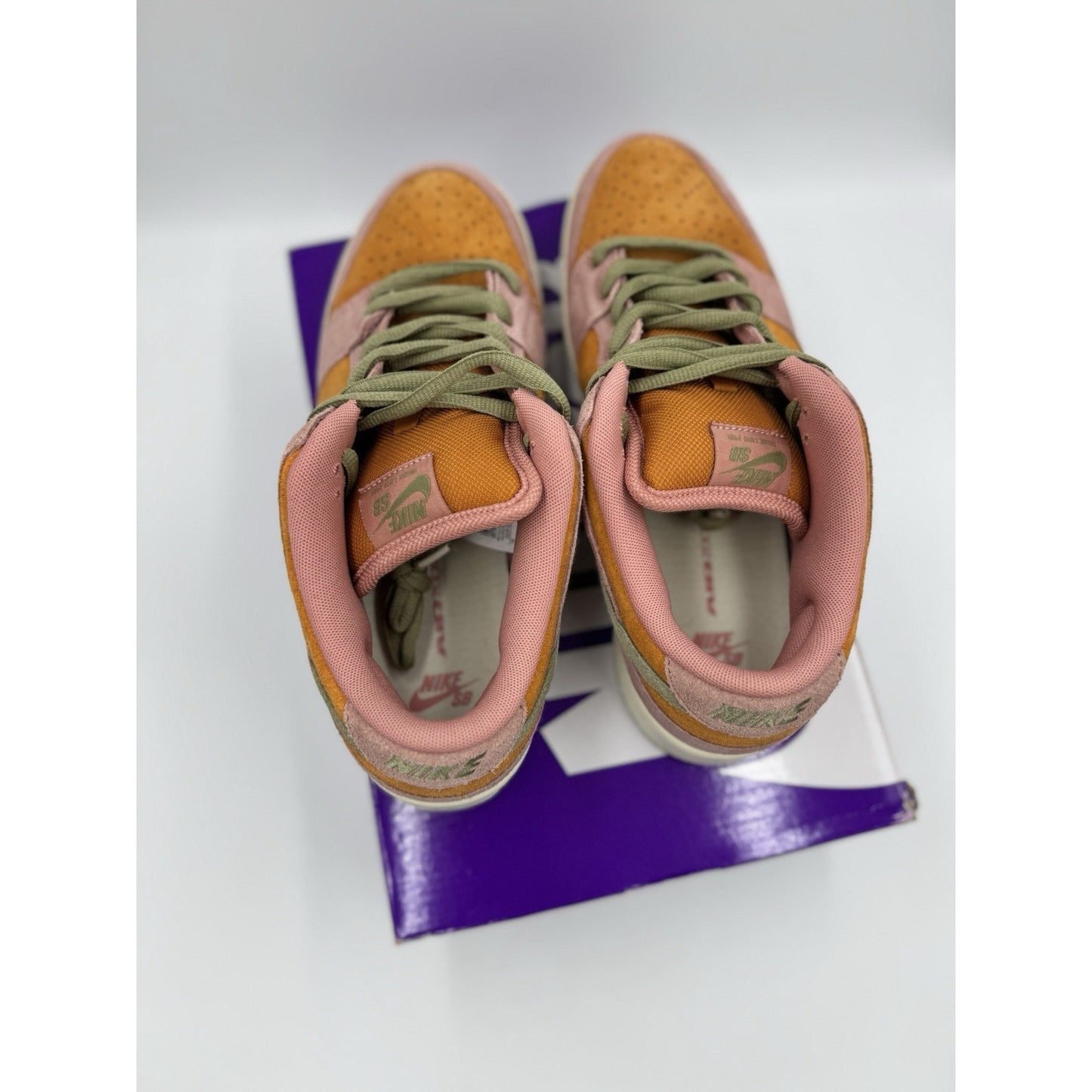 Size 10 - Nike Dunk SB Low Red Stardust bs872